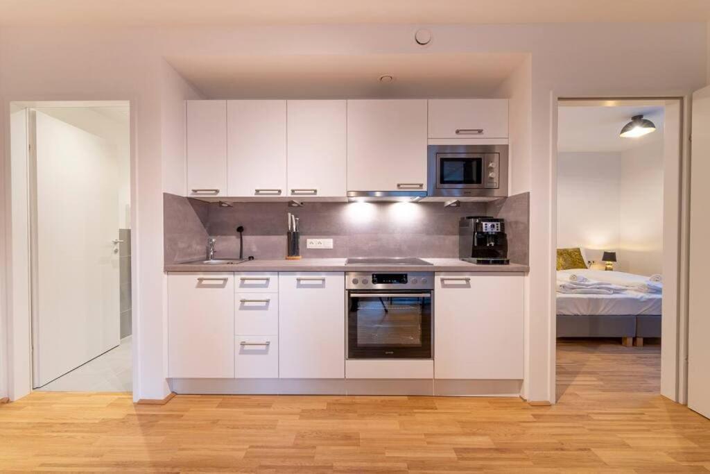 At Station I 3 Minutes To Shopping Street I High Speed Wifi Apartment Vienna