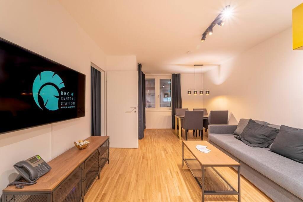 Apartment At Station I 3 Minutes To Shopping Street I High Speed Wifi