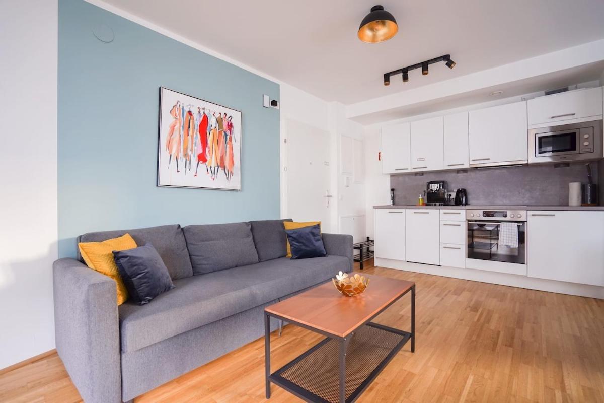 At Station I 3 Minutes To Shopping Street I High Speed Wifi Apartment