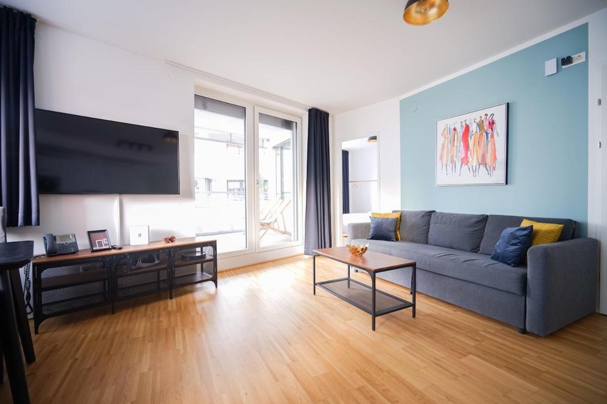 Apartment At Station I 3 Minutes To Shopping Street I High Speed Wifi