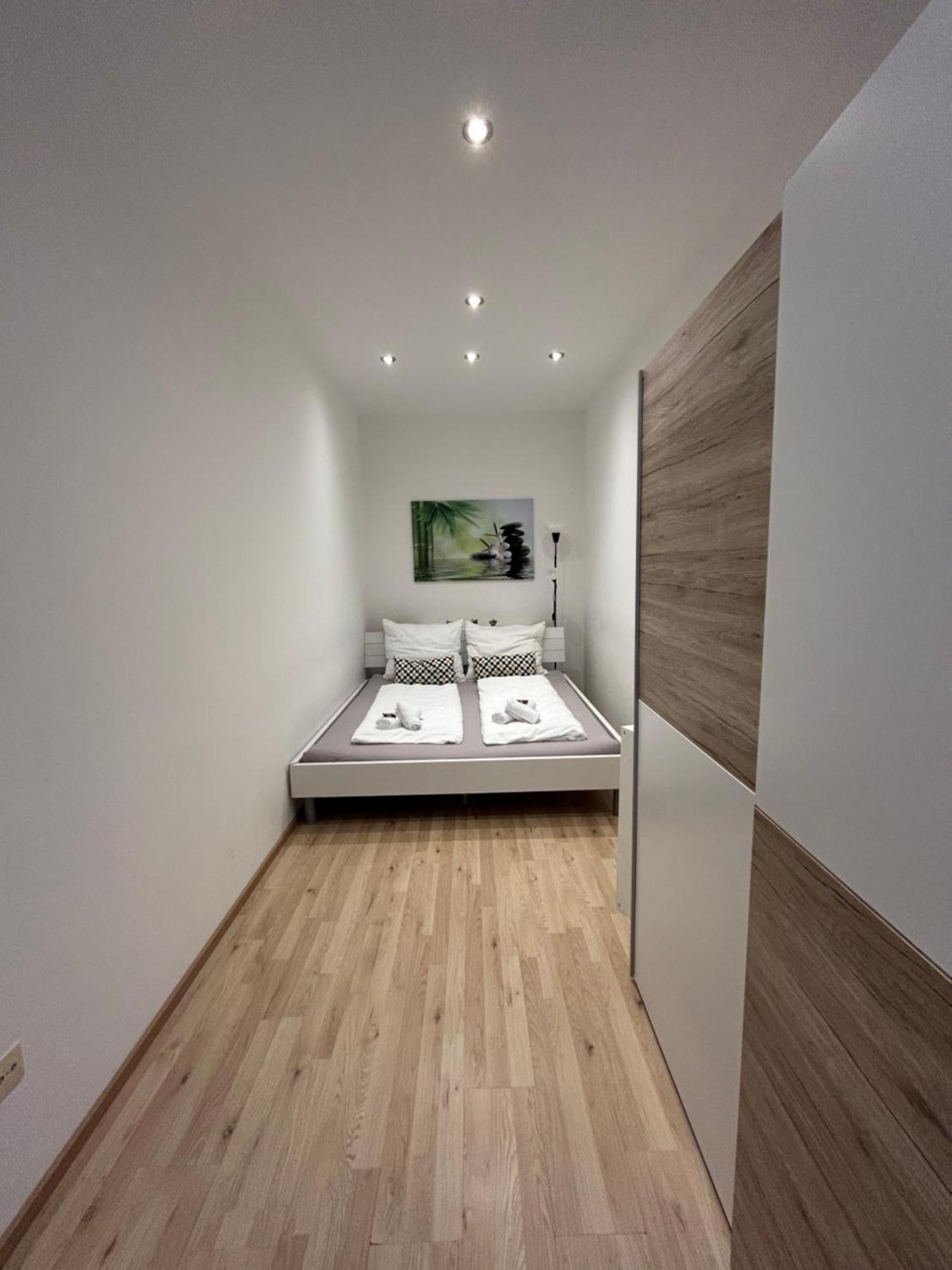 Schoene, Helle In Stadtnaehe Vienna