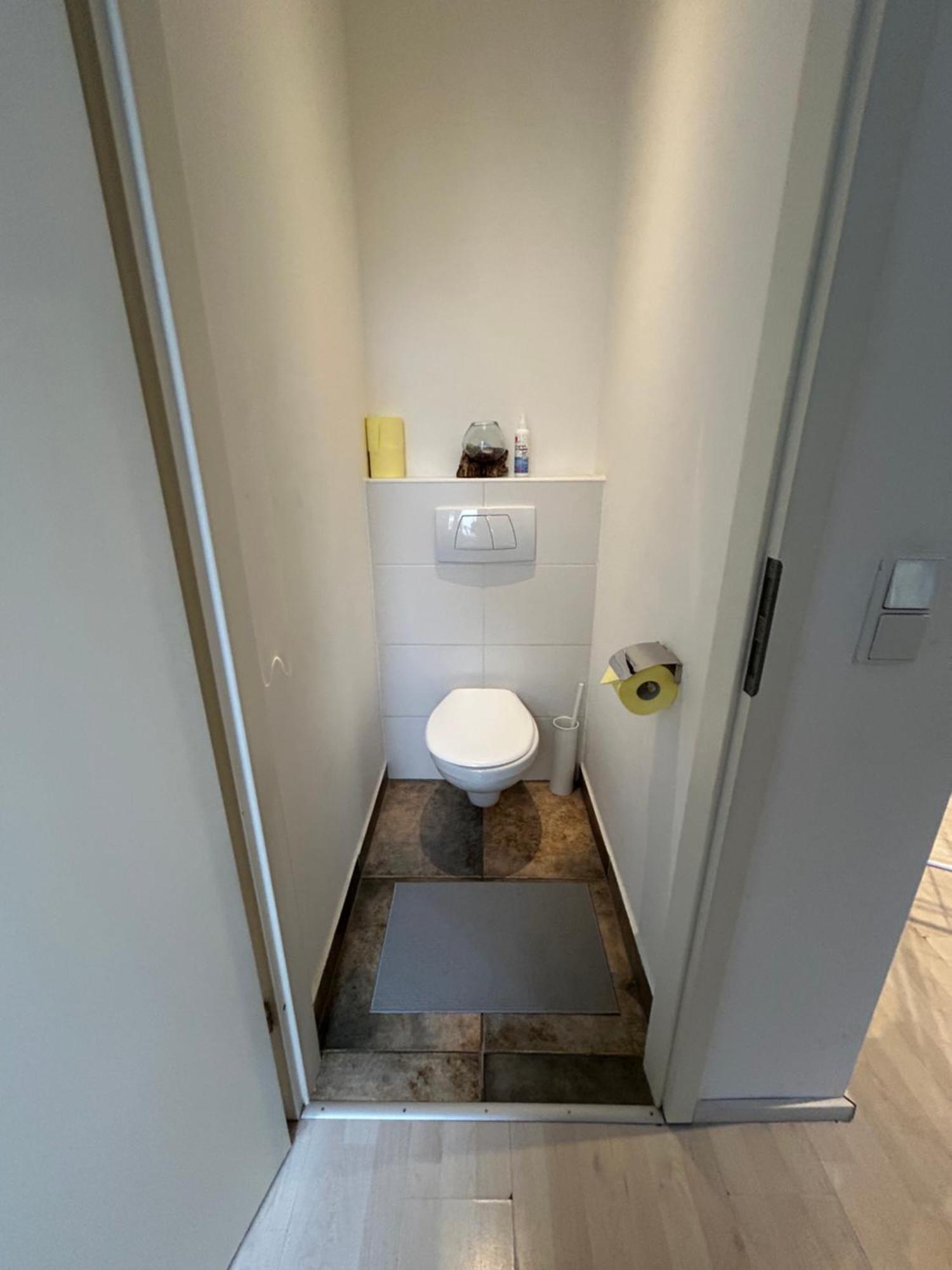 Schoene, Helle In Stadtnaehe * Vienna