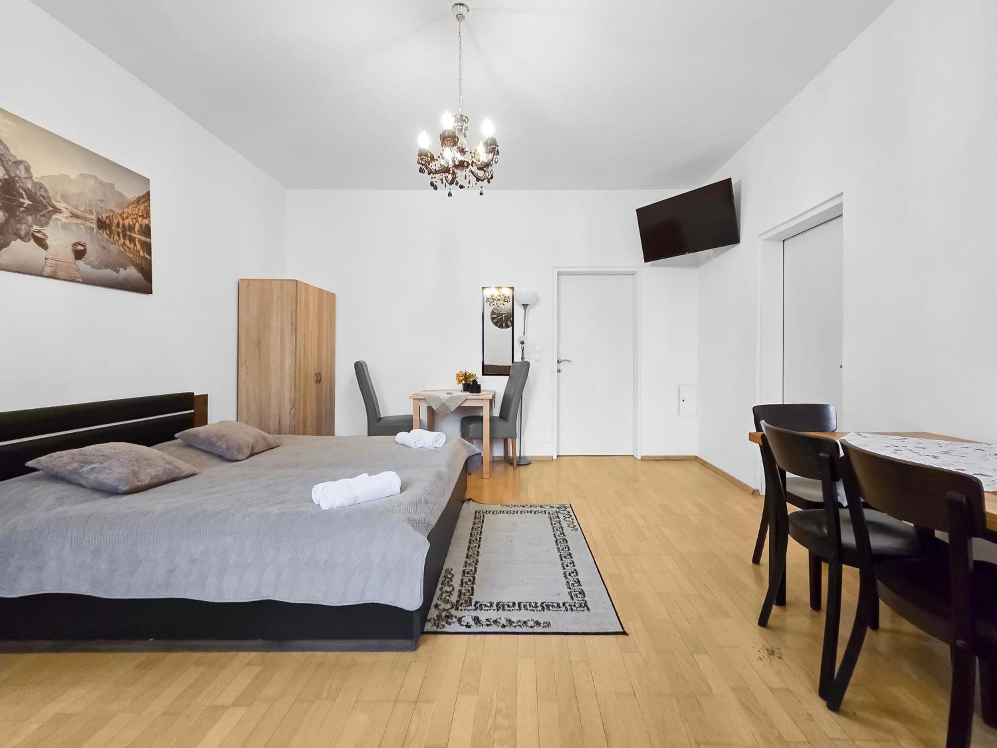 Three King-size Beds, Three Bedrooms Apartment *