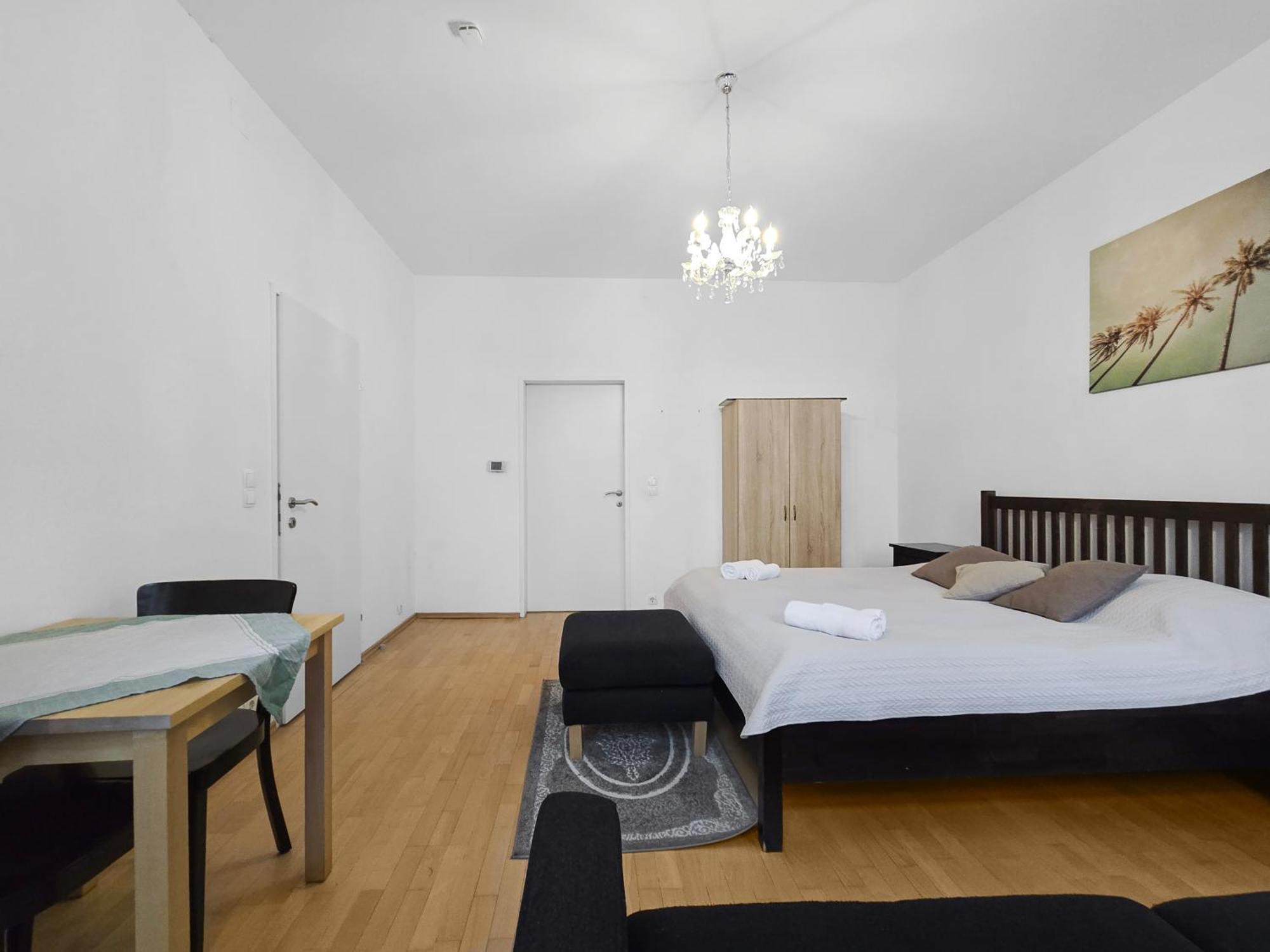 Three King-size Beds, Three Bedrooms Apartment