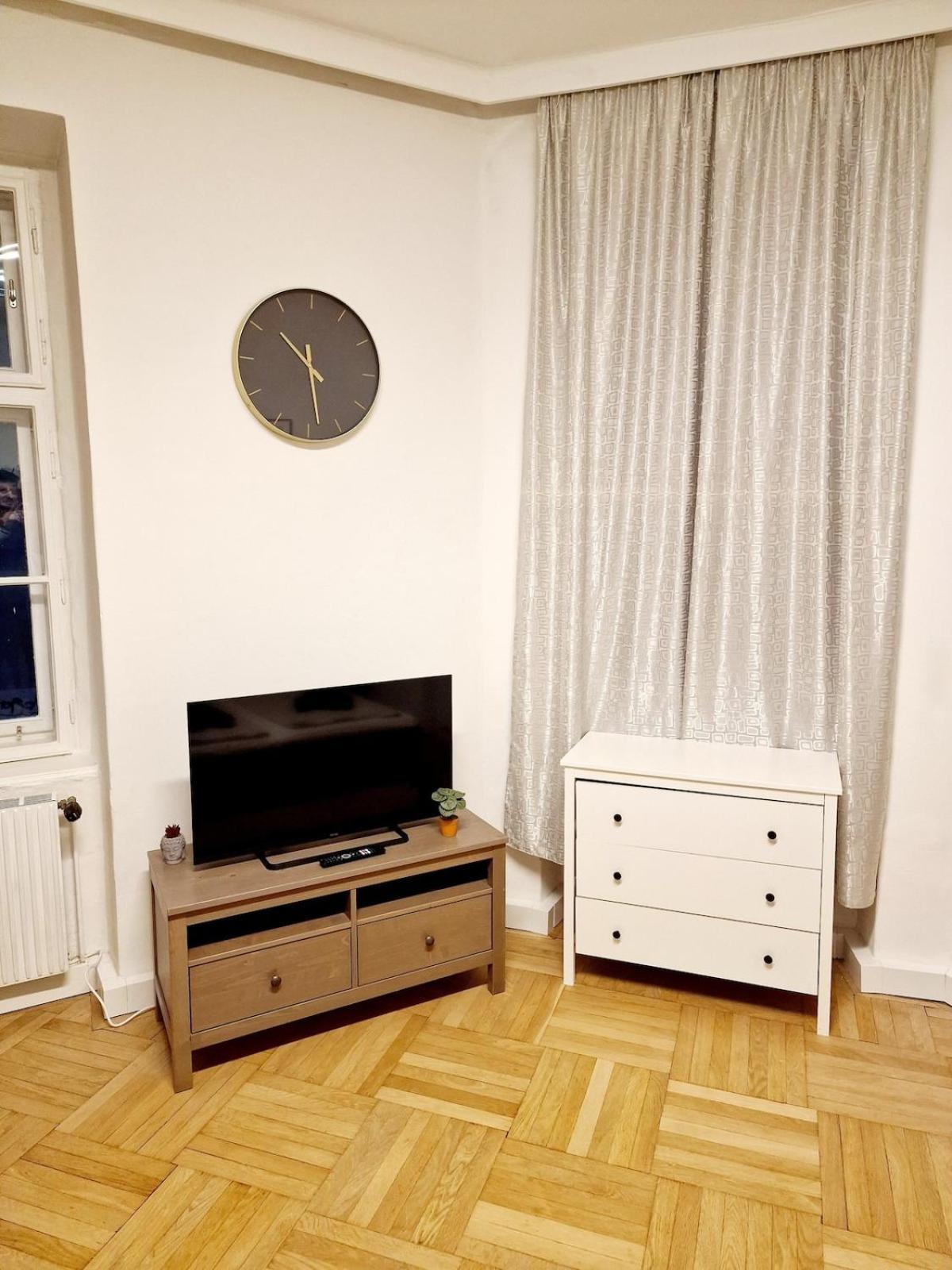 Vega - Schoenbrunn 2