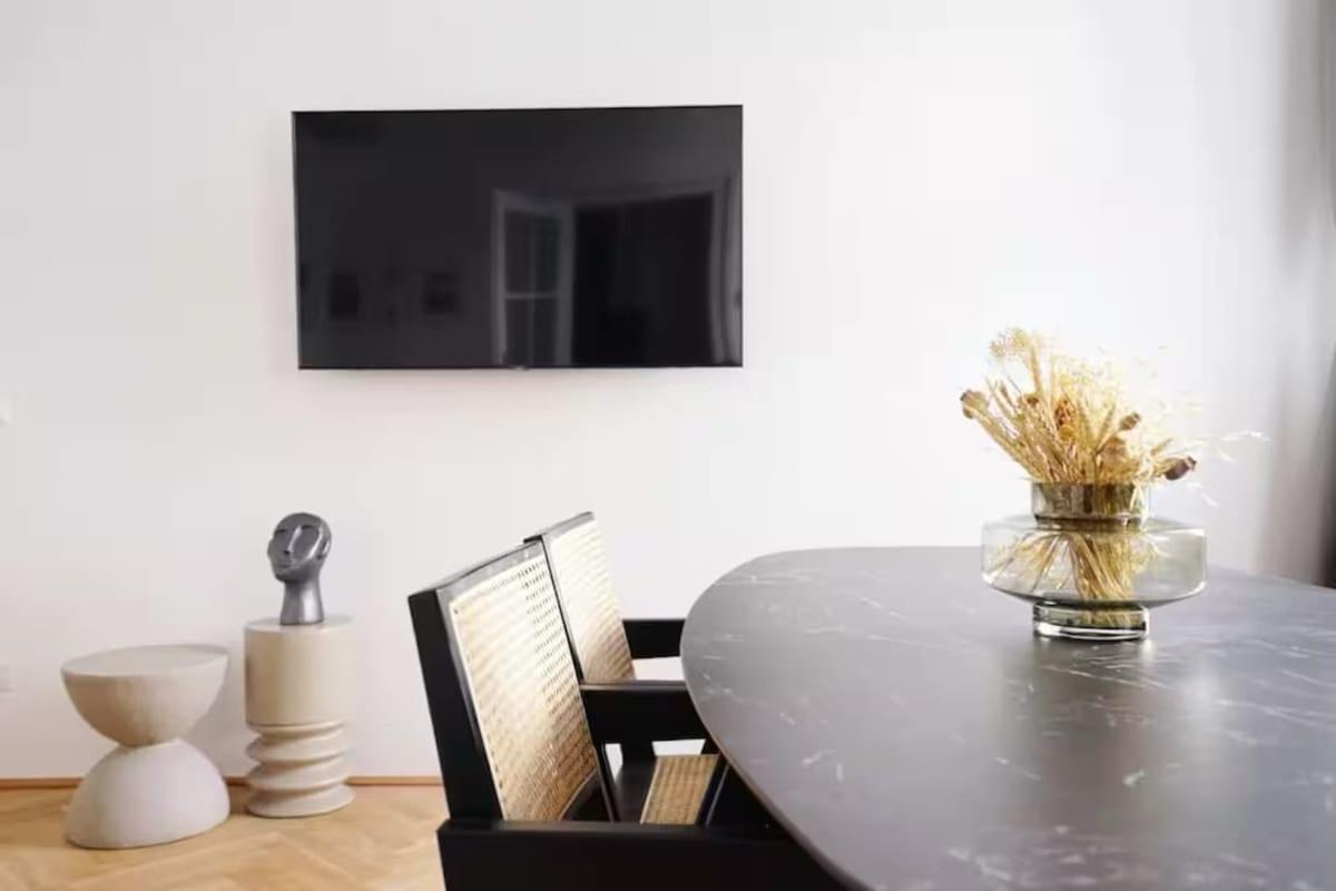 8 Minutes To Inner I 5 Min Walk To Metro I Wifi Apartment Vienna
