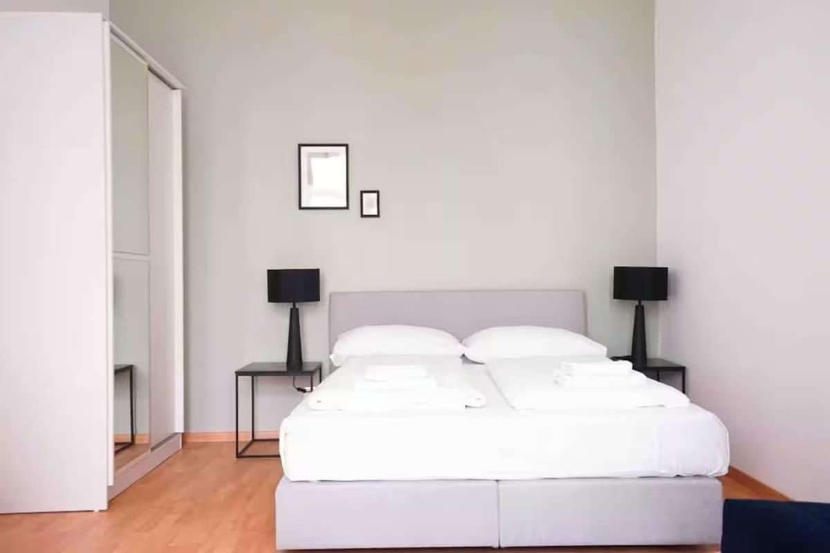 Apartment 8 Minutes To Inner I 5 Min Walk To Metro I Wifi