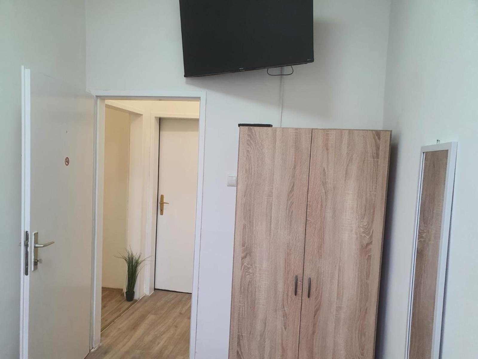 Apartment Massive 6br Apt. Near Millenium For Big Groups Vienna