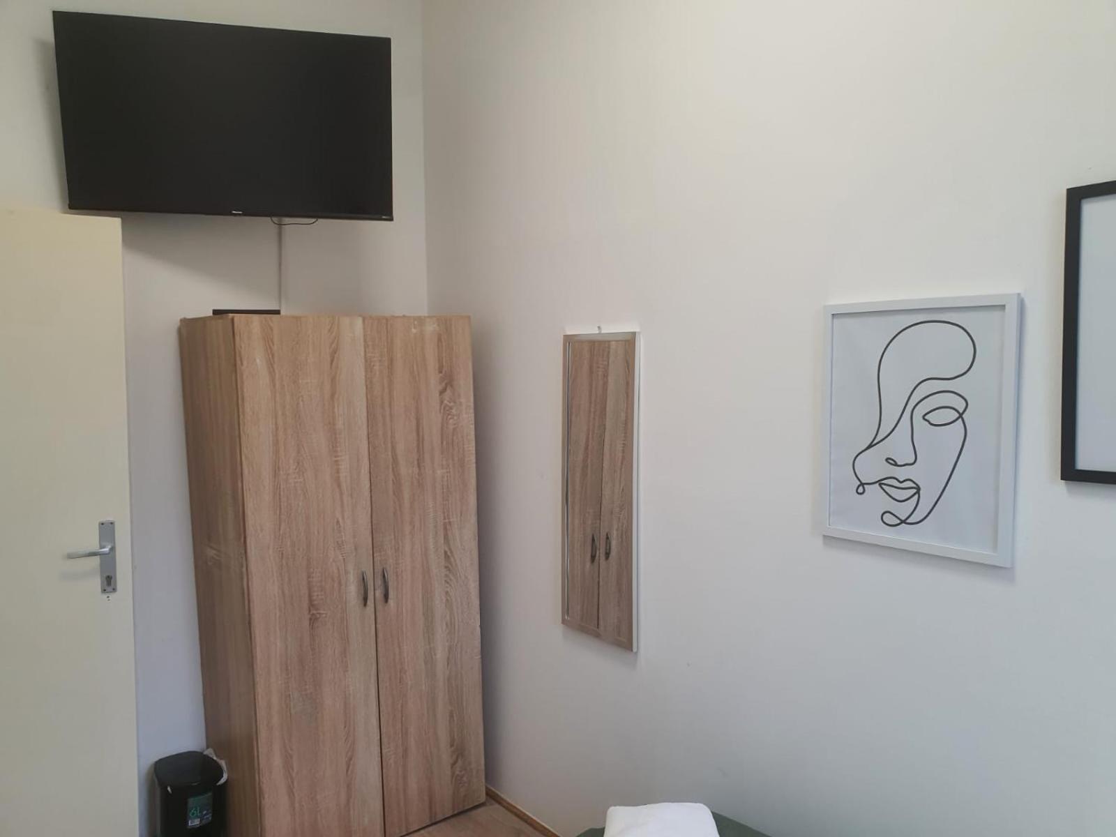 Massive 6br Apt. Near Millenium For Big Groups Apartment