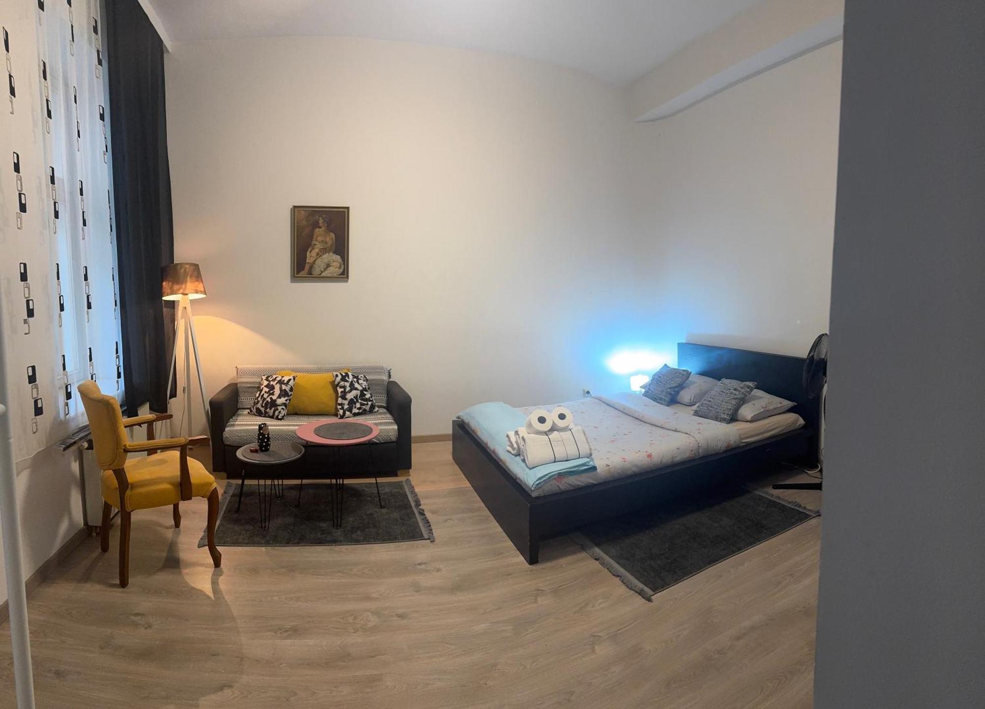 Ganze Klein 1100 * Viena