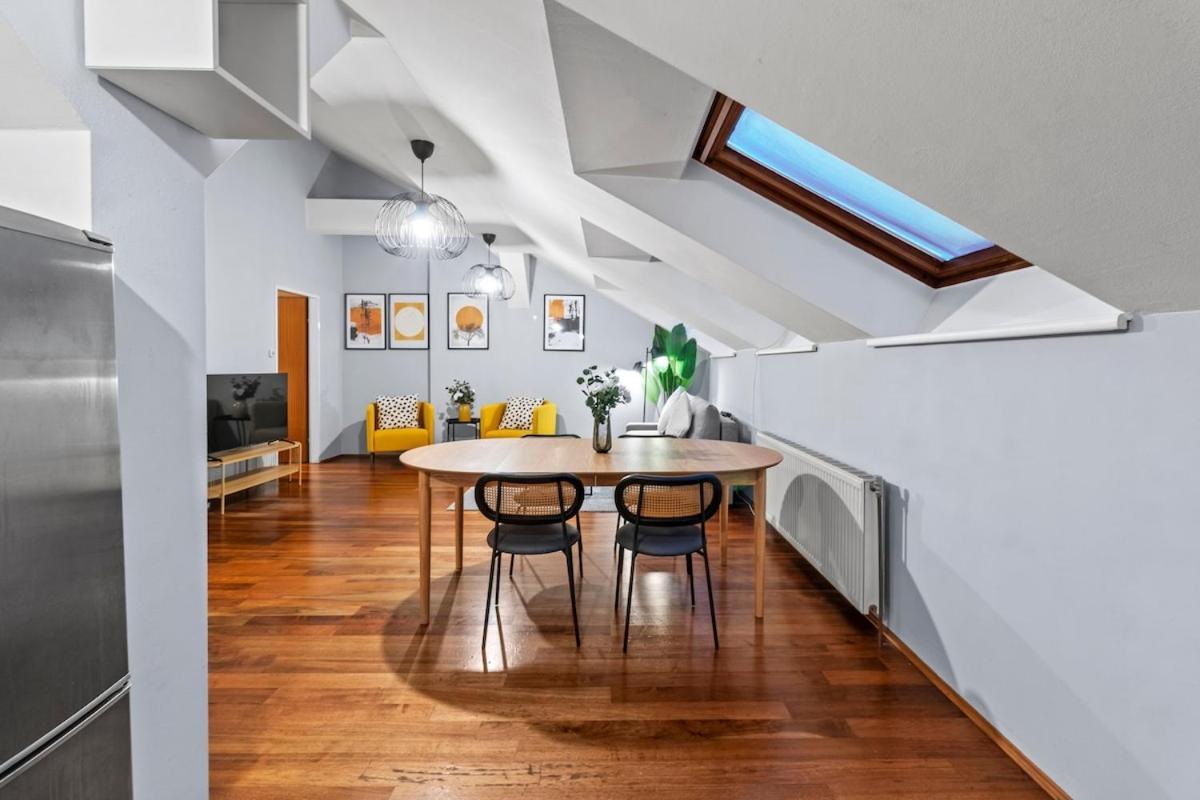 Spacious Next To Shopping Mall With Balcony Apartment Vienna