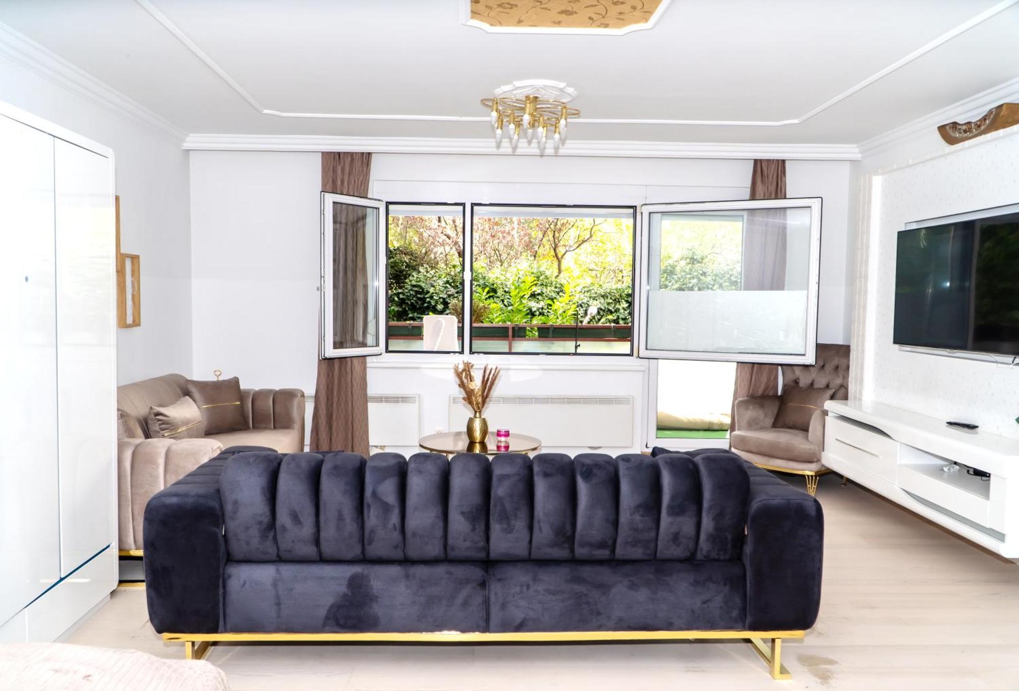 Spacious 5 Minutes To Wiener Stadthalle Homestay