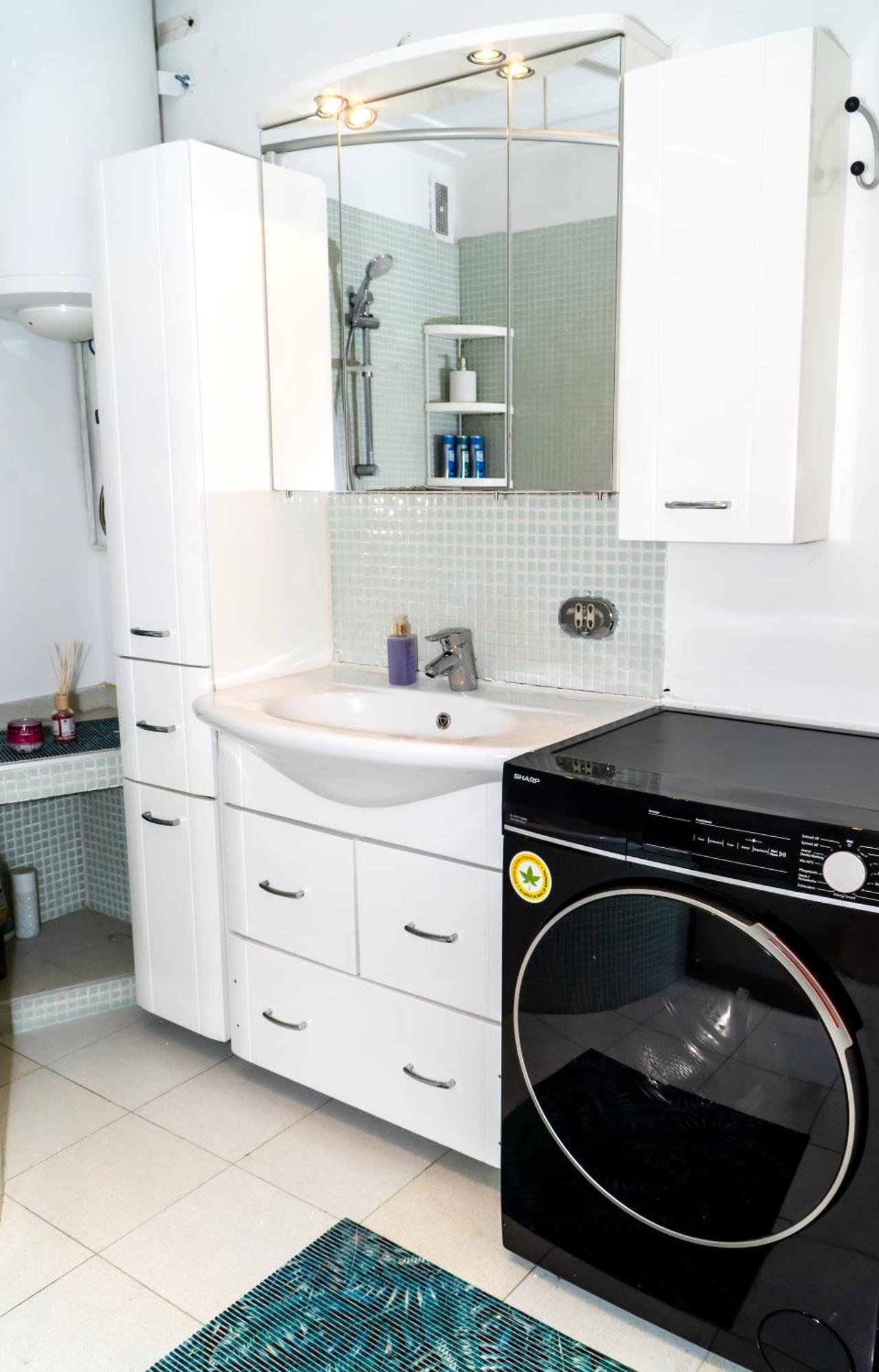 Spacious 5 Minutes To Wiener Stadthalle Homestay *