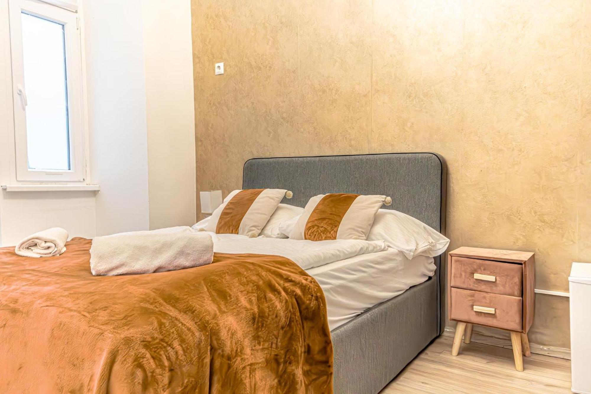 Superbly 9br Complex Ideal For 25 People * Vienna