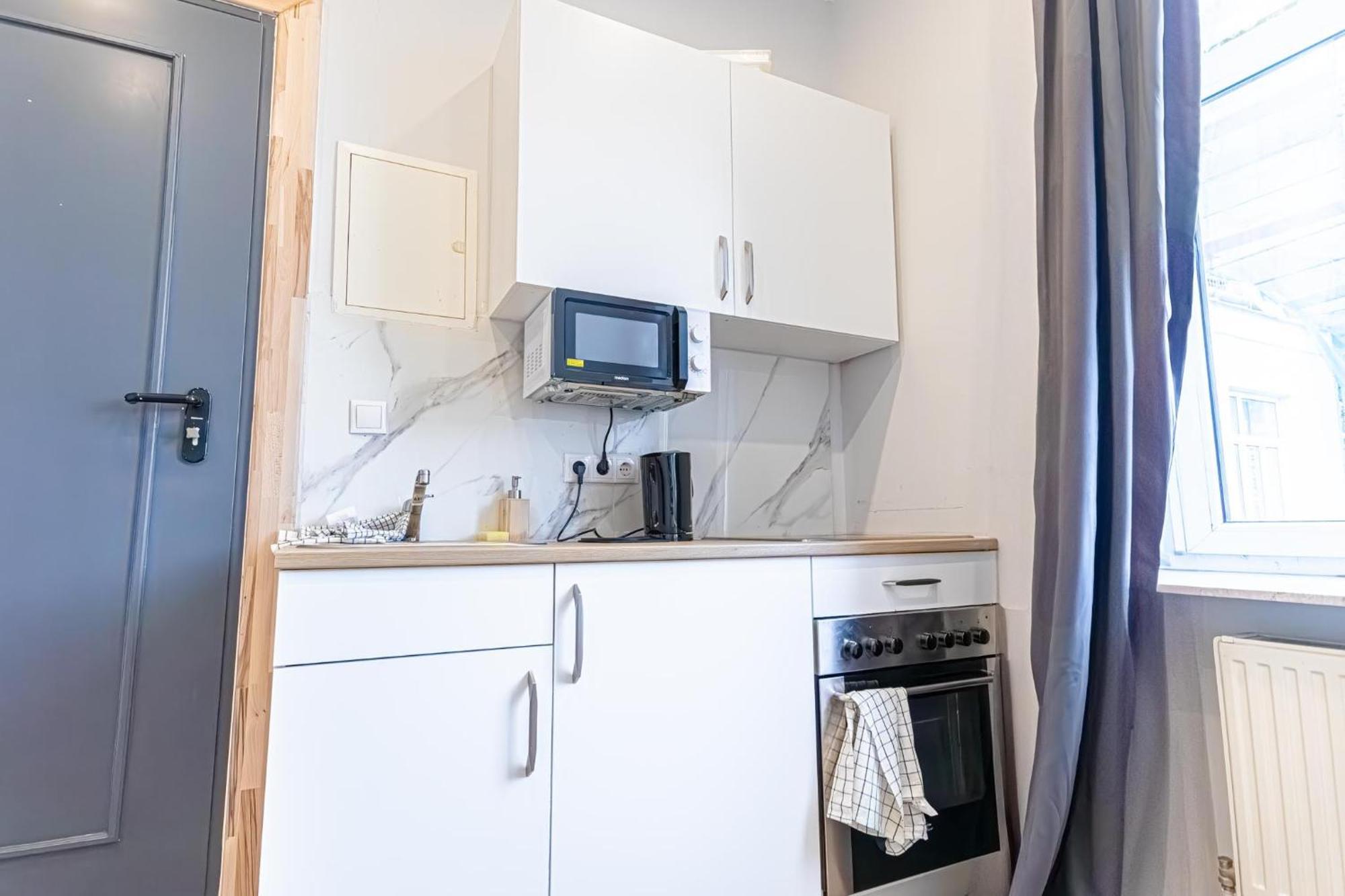 Beautiful 2br Near Bahnhof Meidling Apartment Wien