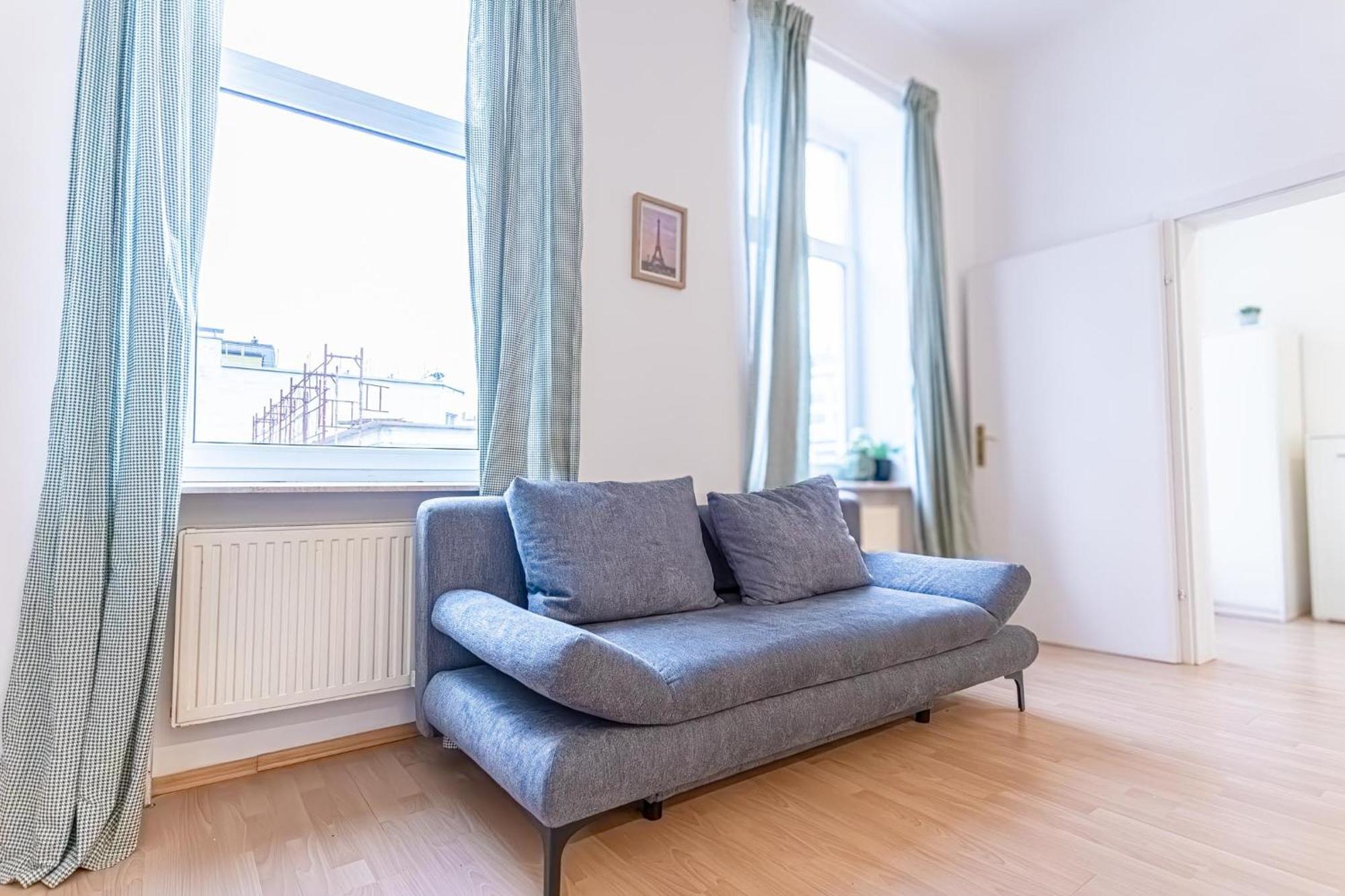 Beautiful 2br Near Bahnhof Meidling Apartment *
