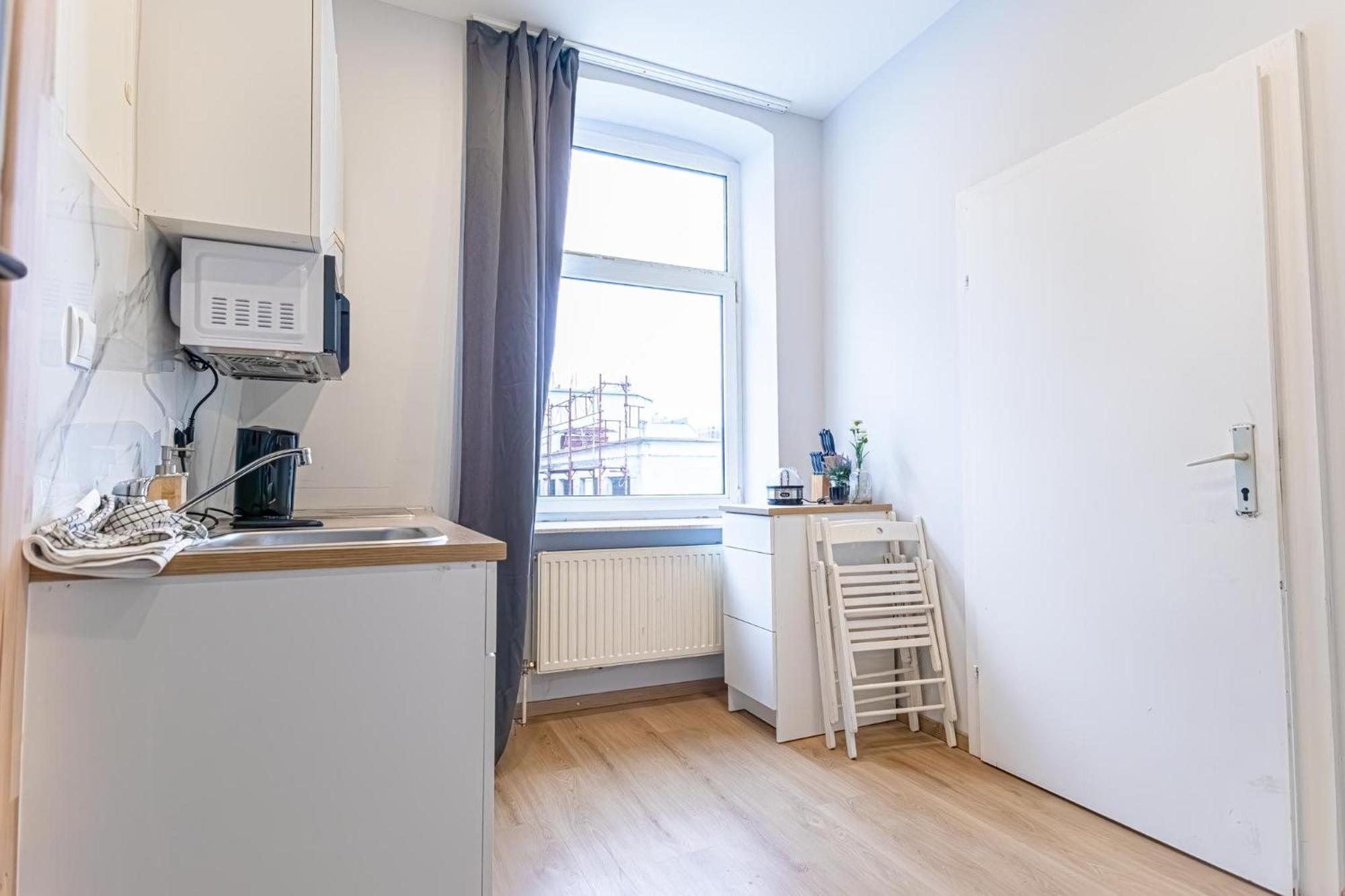 Apartment Beautiful 2br Near Bahnhof Meidling *