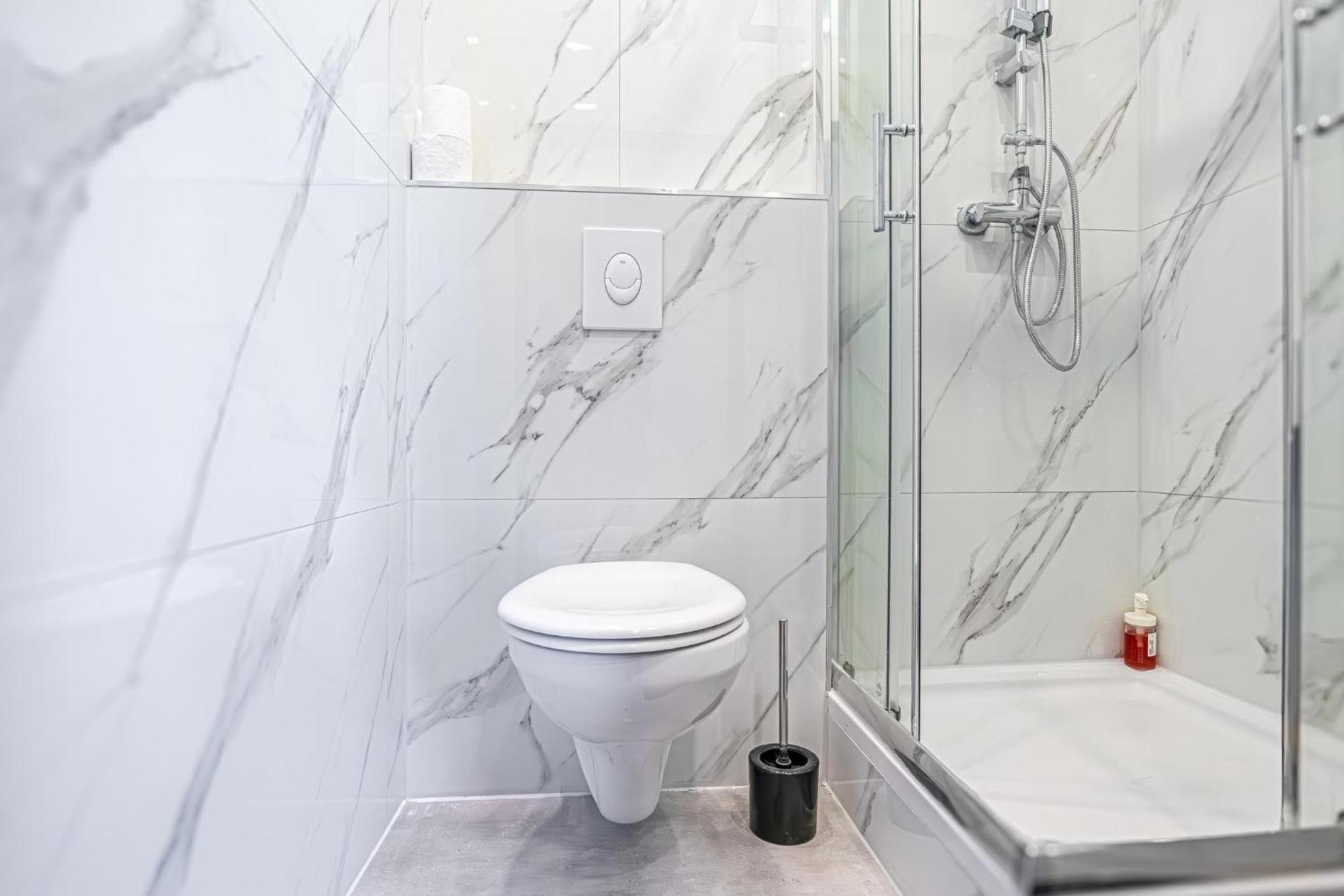 Comfortable And Compact In Meidling Apartment