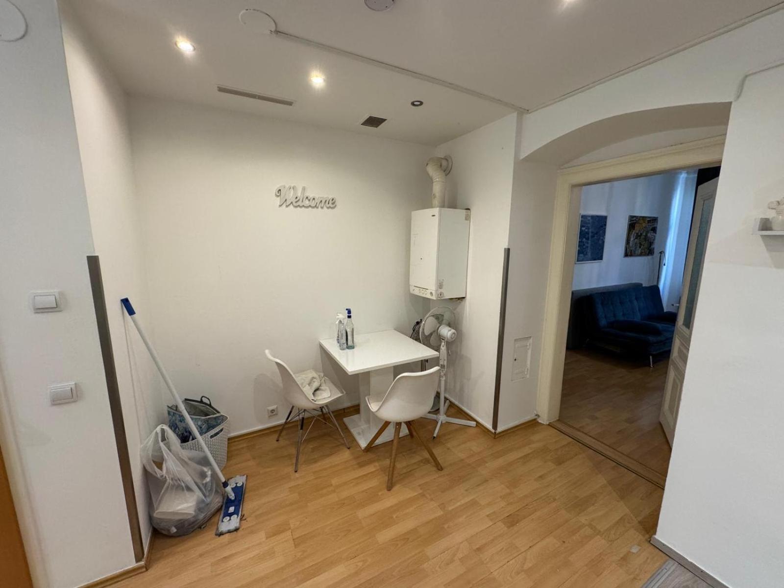 Apartment Comfy 1-bedroom Apartment, 10 Min To Westbahnhof *
