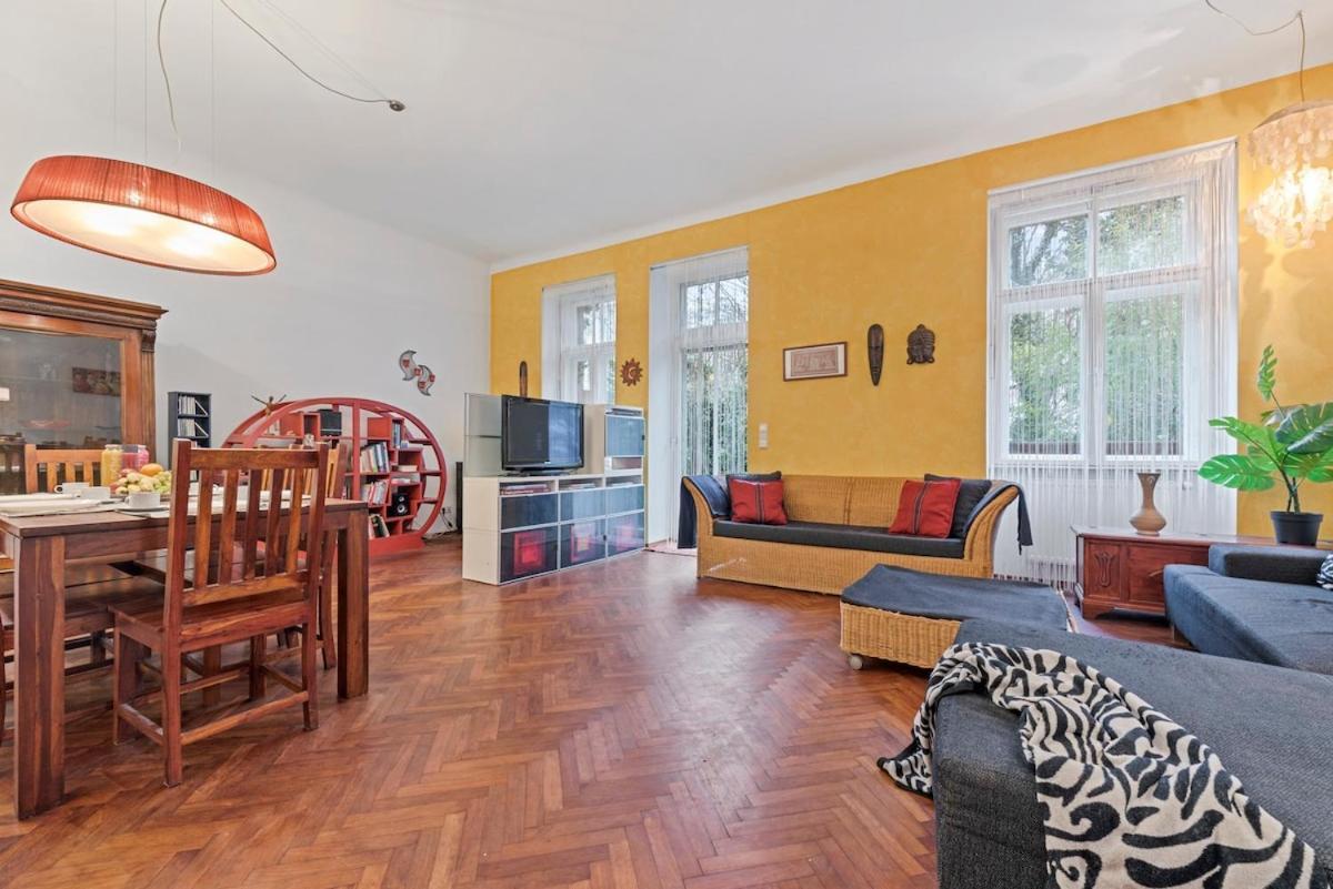Apartment 2 Bedroom Vintage Apartment, Garden, Near Schoenbrunn Vienna