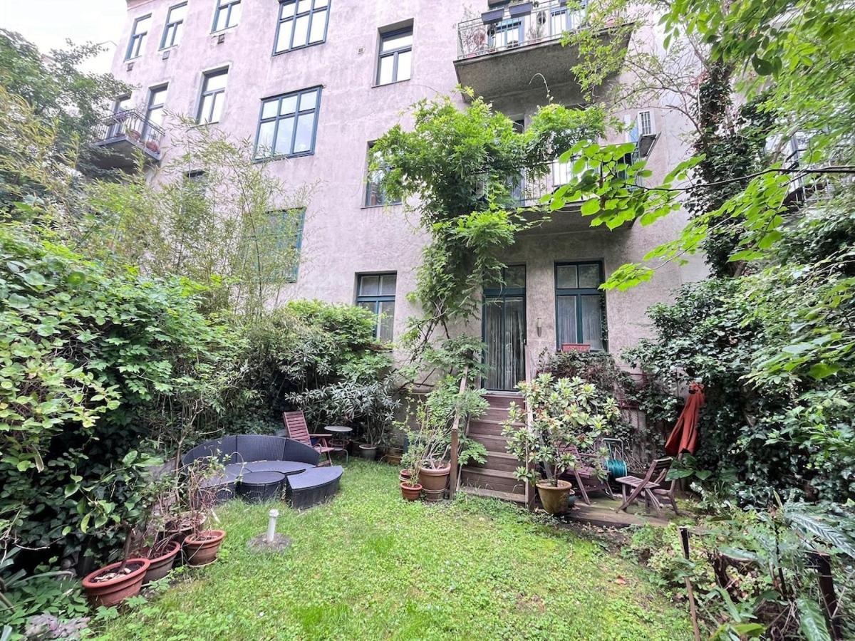 Apartment 2 Bedroom Vintage Apartment, Garden, Near Schoenbrunn Vienna
