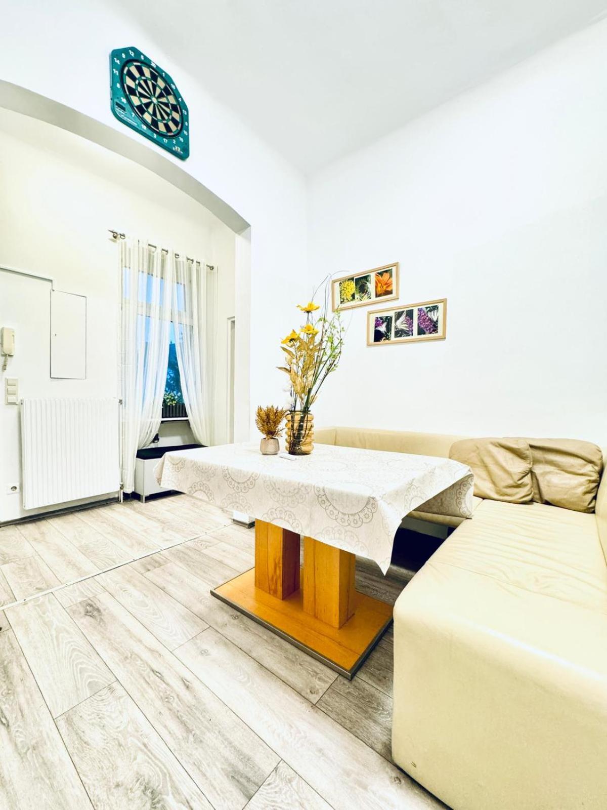 Comfy 3br In A Shared Apt, 10min To Fac Platz Apartment Wien