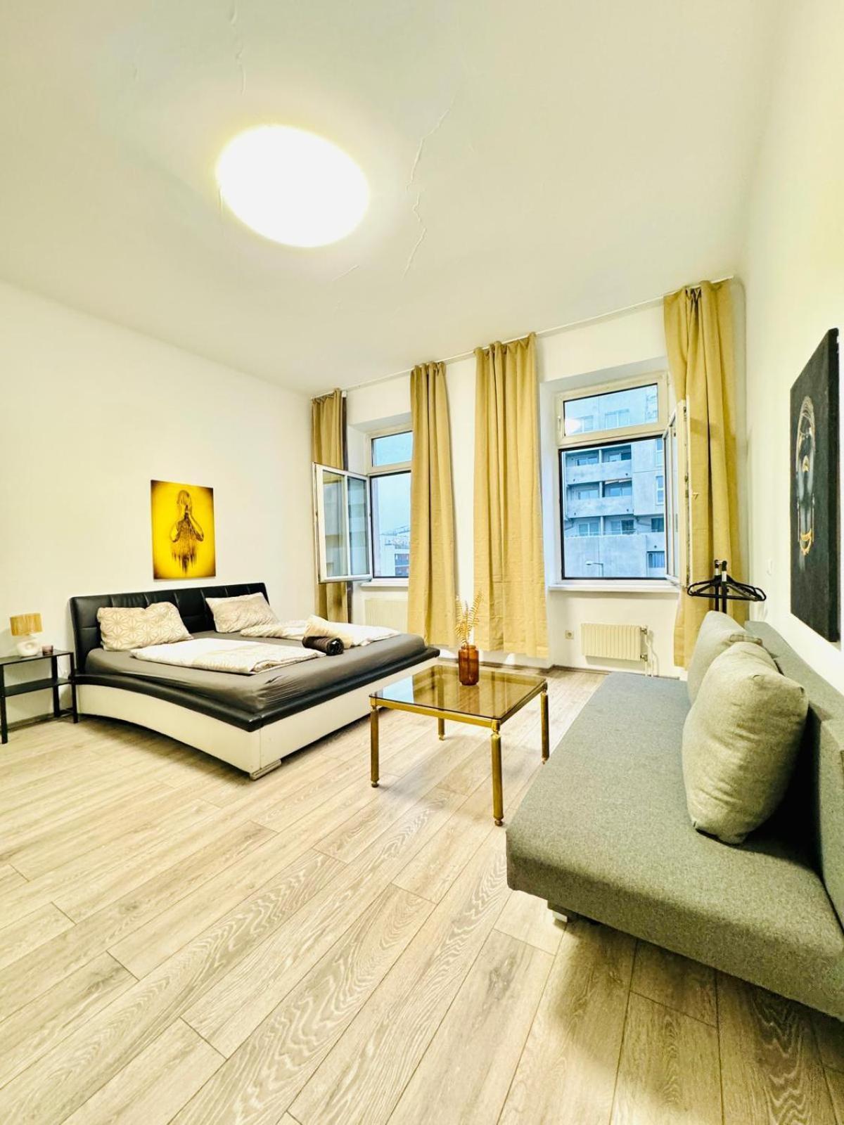 Comfy 3br In A Shared Apt, 10min To Fac Platz Apartment