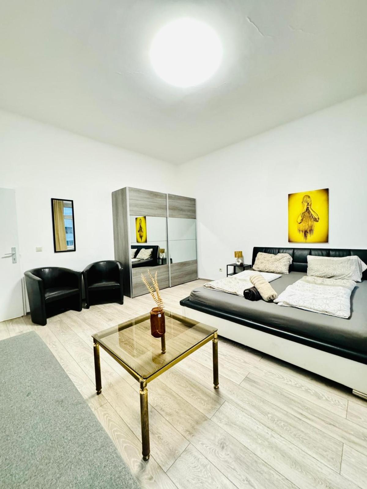 Comfy 3br In A Shared Apt, 10min To Fac Platz Apartment