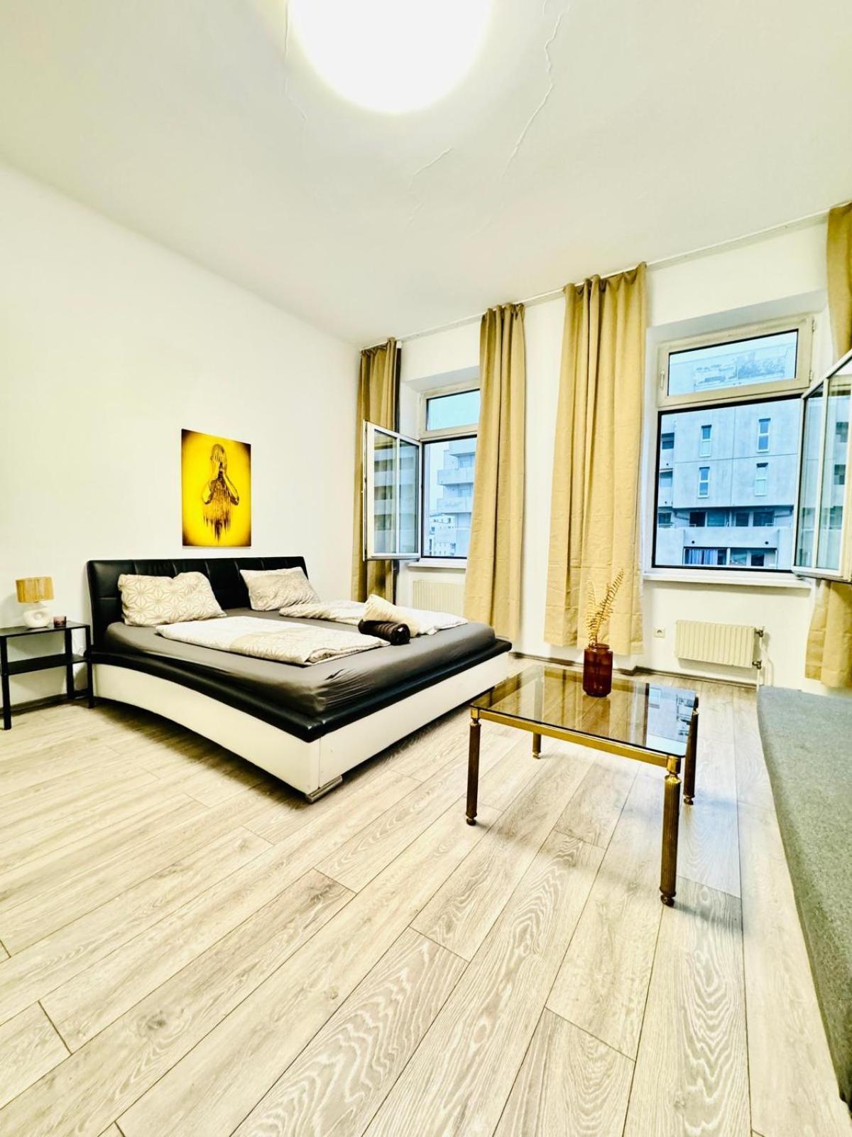 Comfy 3br In A Shared Apt, 10min To Fac Platz Apartment *