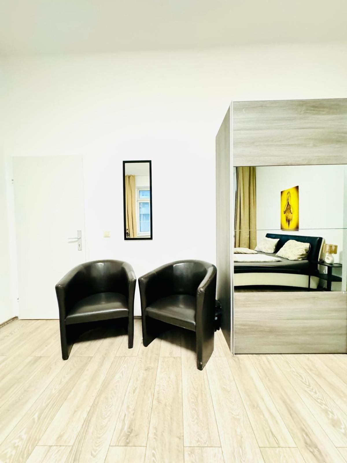 Comfy 3br In A Shared Apt, 10min To Fac Platz Apartment