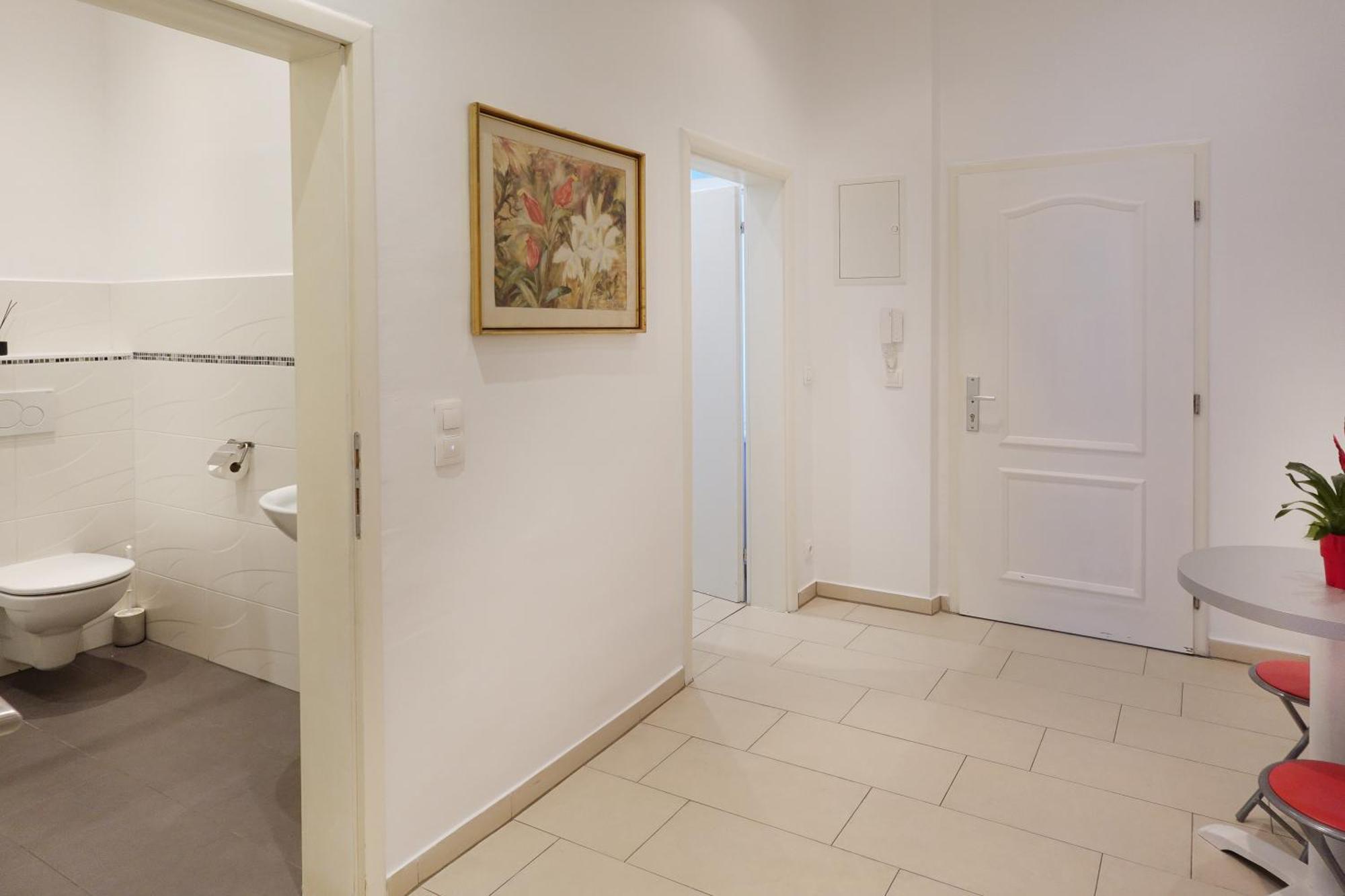 Che Apartment *