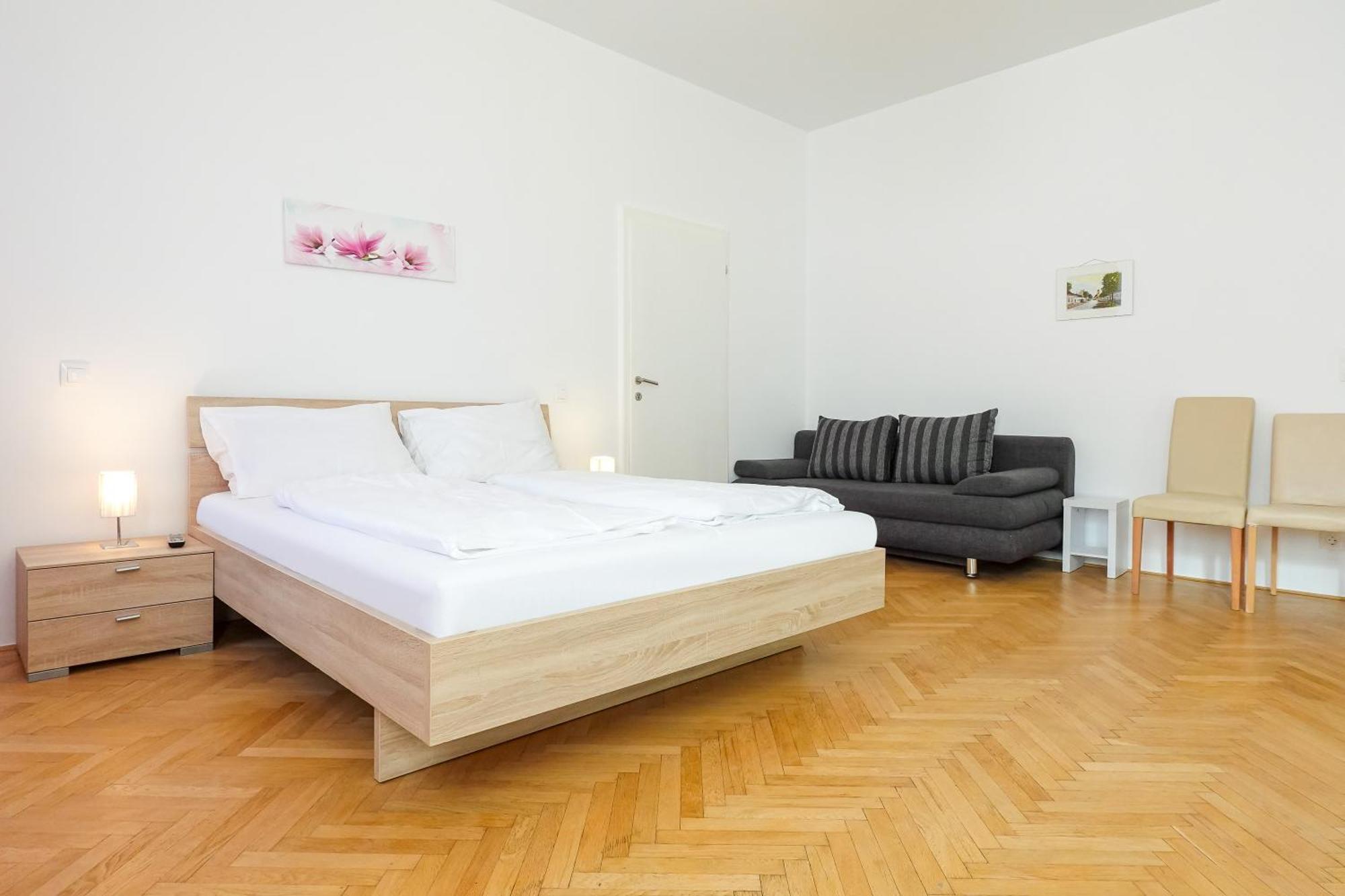 Che Apartment *