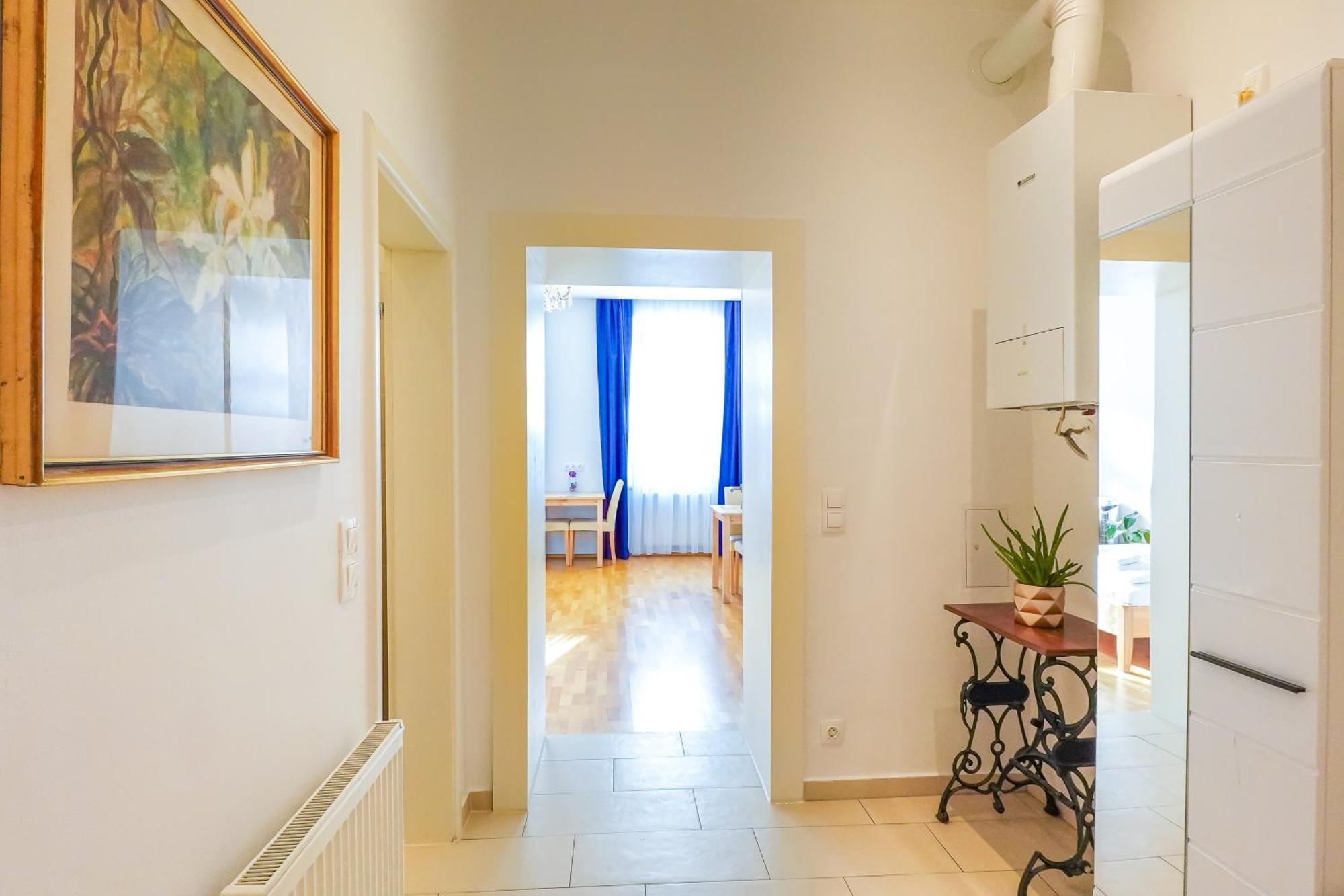Che Apartment *