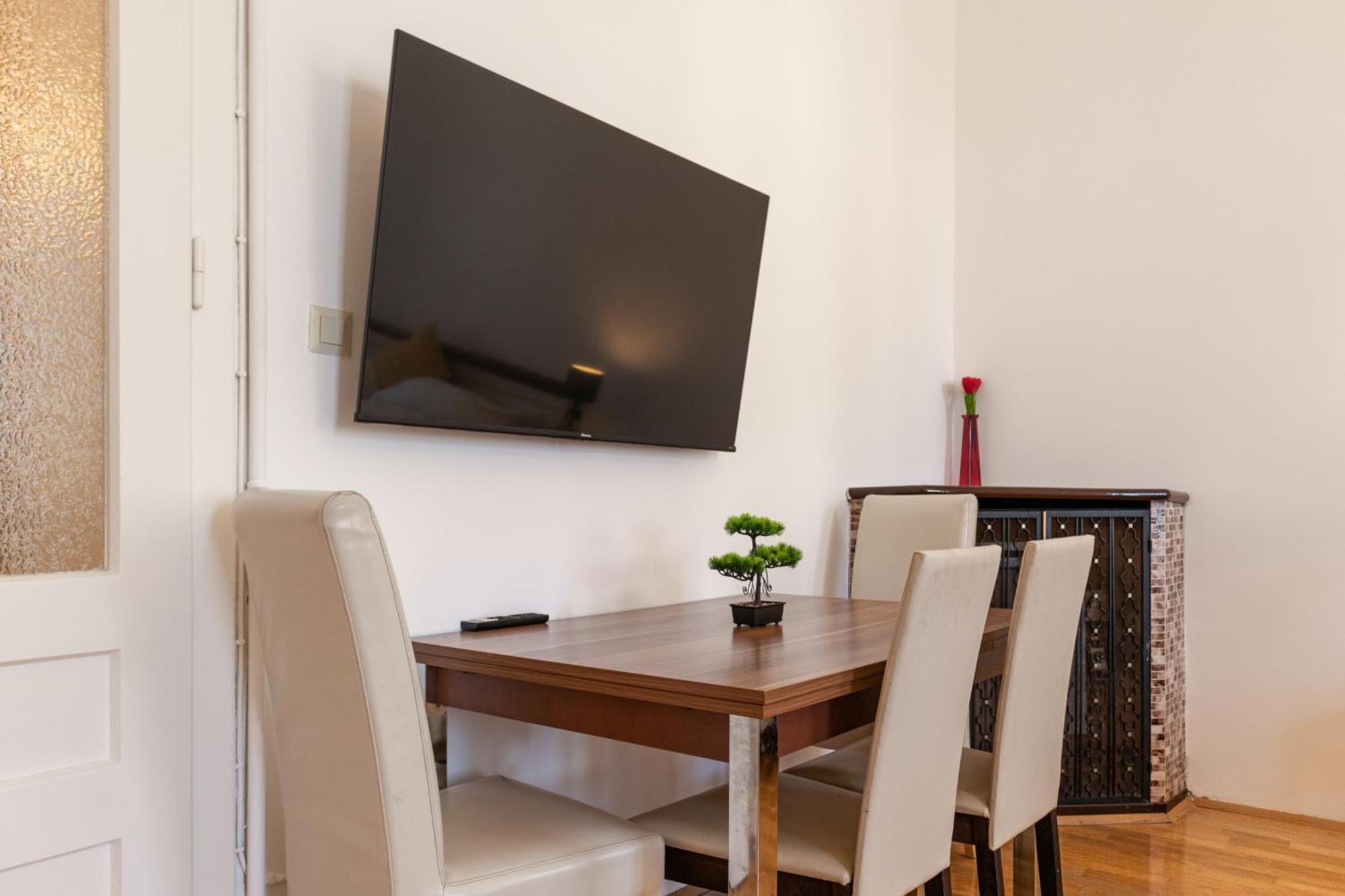 Cheerful 2br - Suitable For Longstays Apartment *