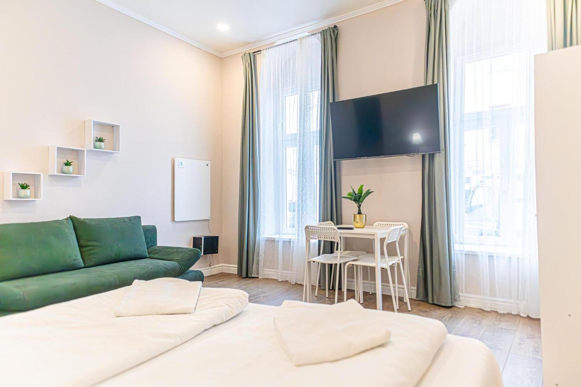 Stylish Wiener Stadthalle Apartment Vienna