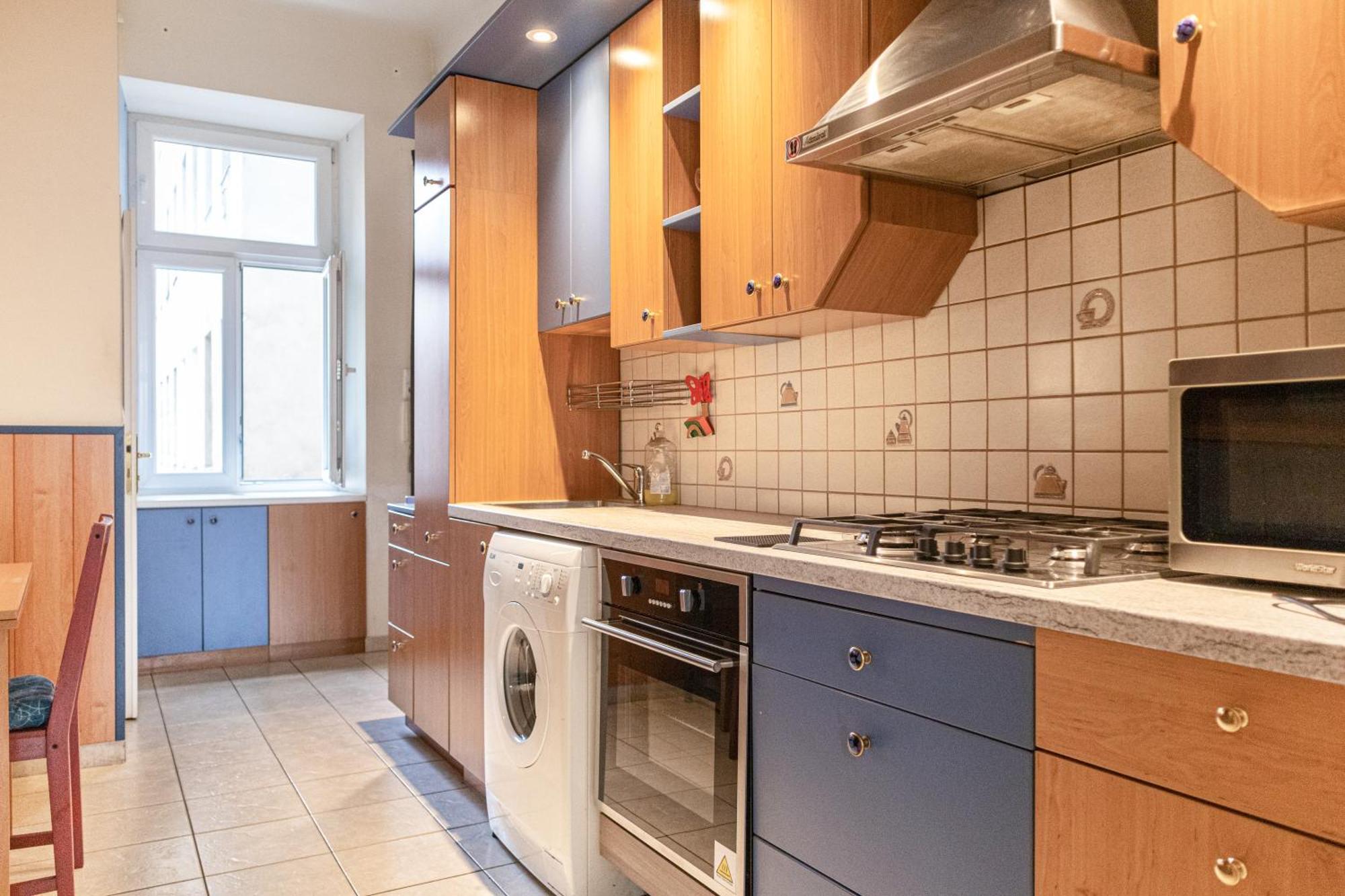 Apartment Simple In Shared For Longstays, Very Location *