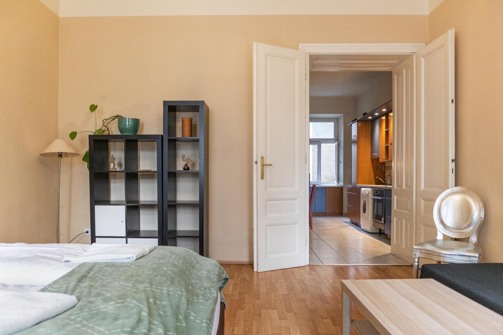 Apartment Simple In Shared For Longstays, Very Location Vienna