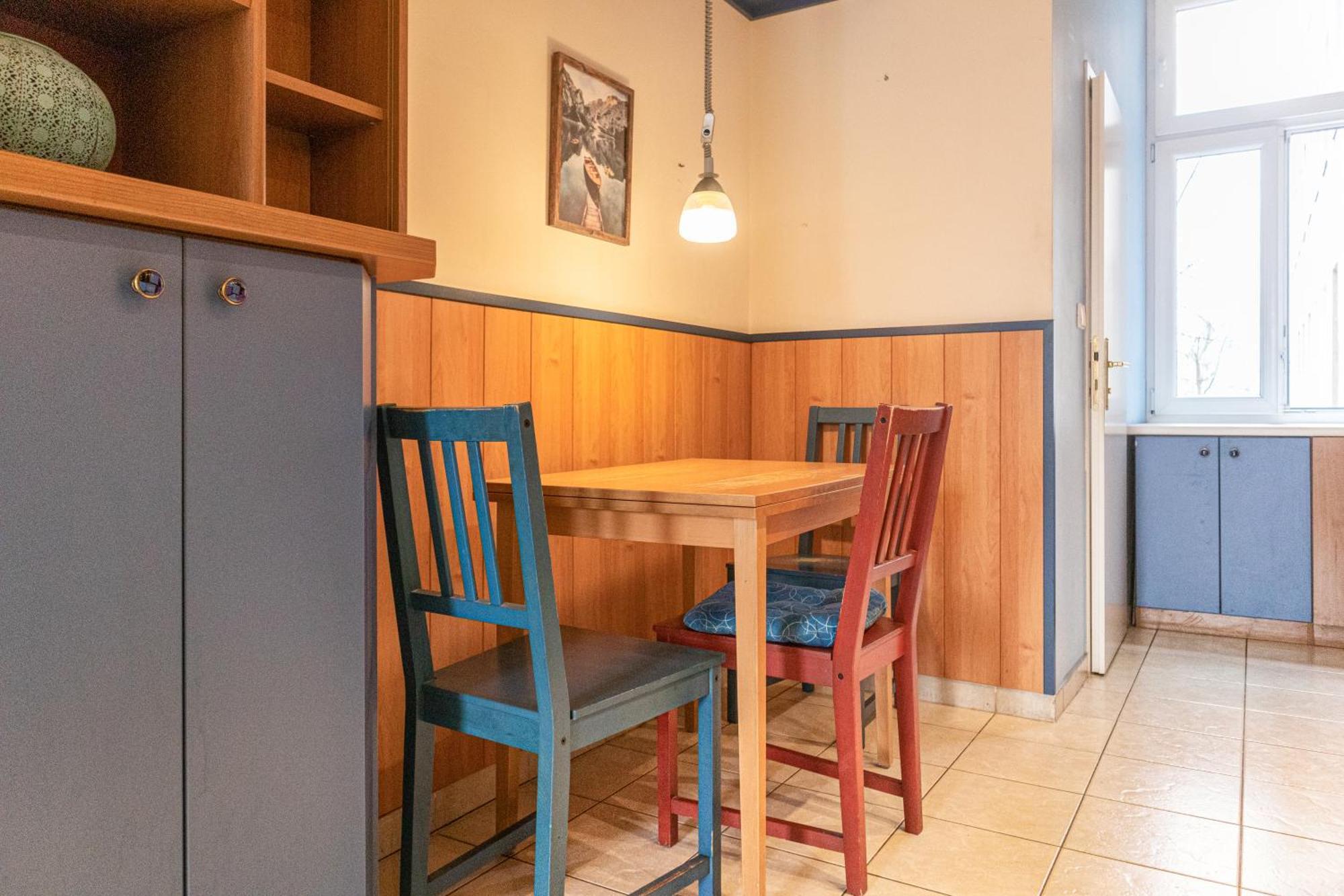 Simple In Shared For Longstays, Very Location Apartment