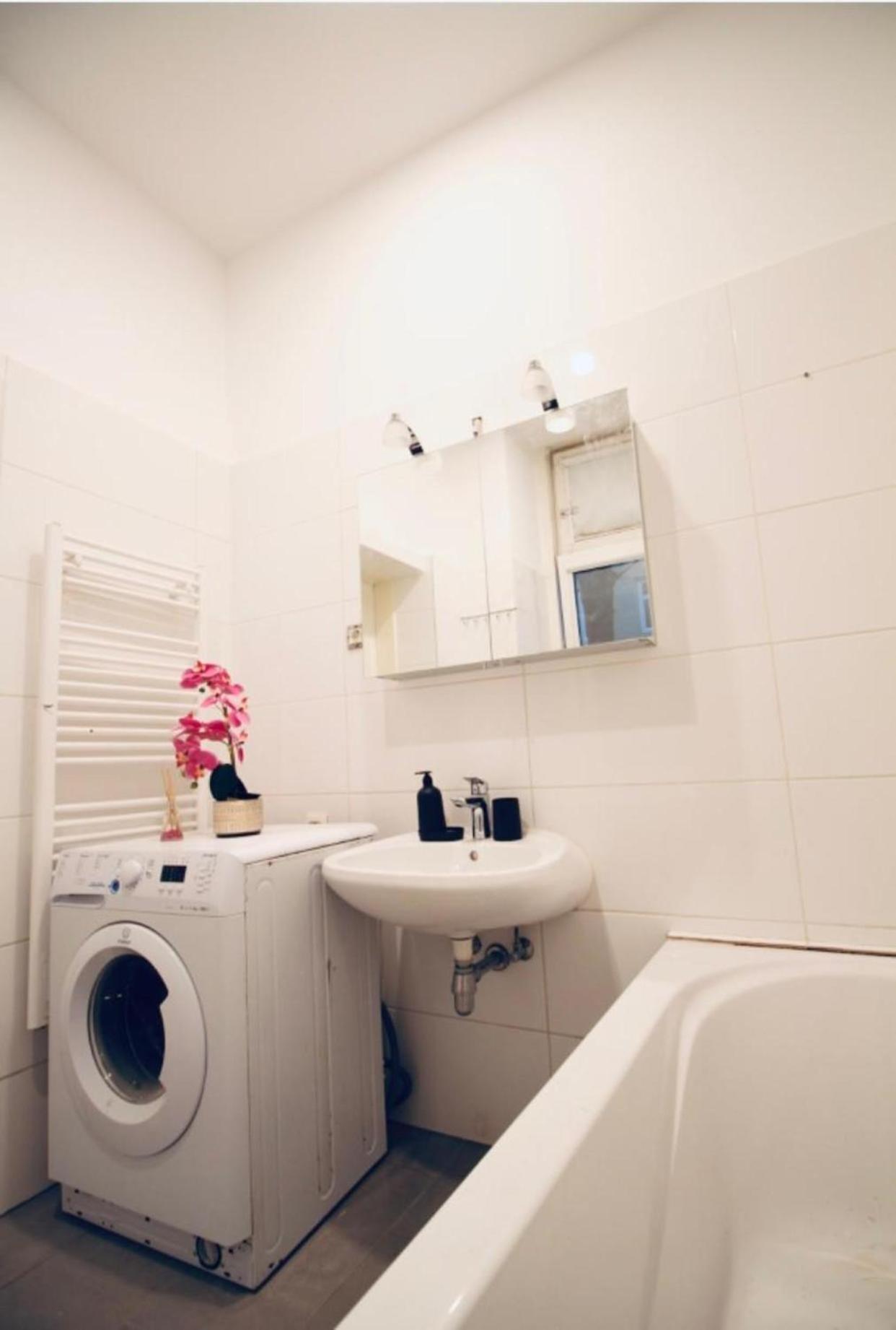 Apartment Lovely 2br With Modern Amenities Near Augarten *