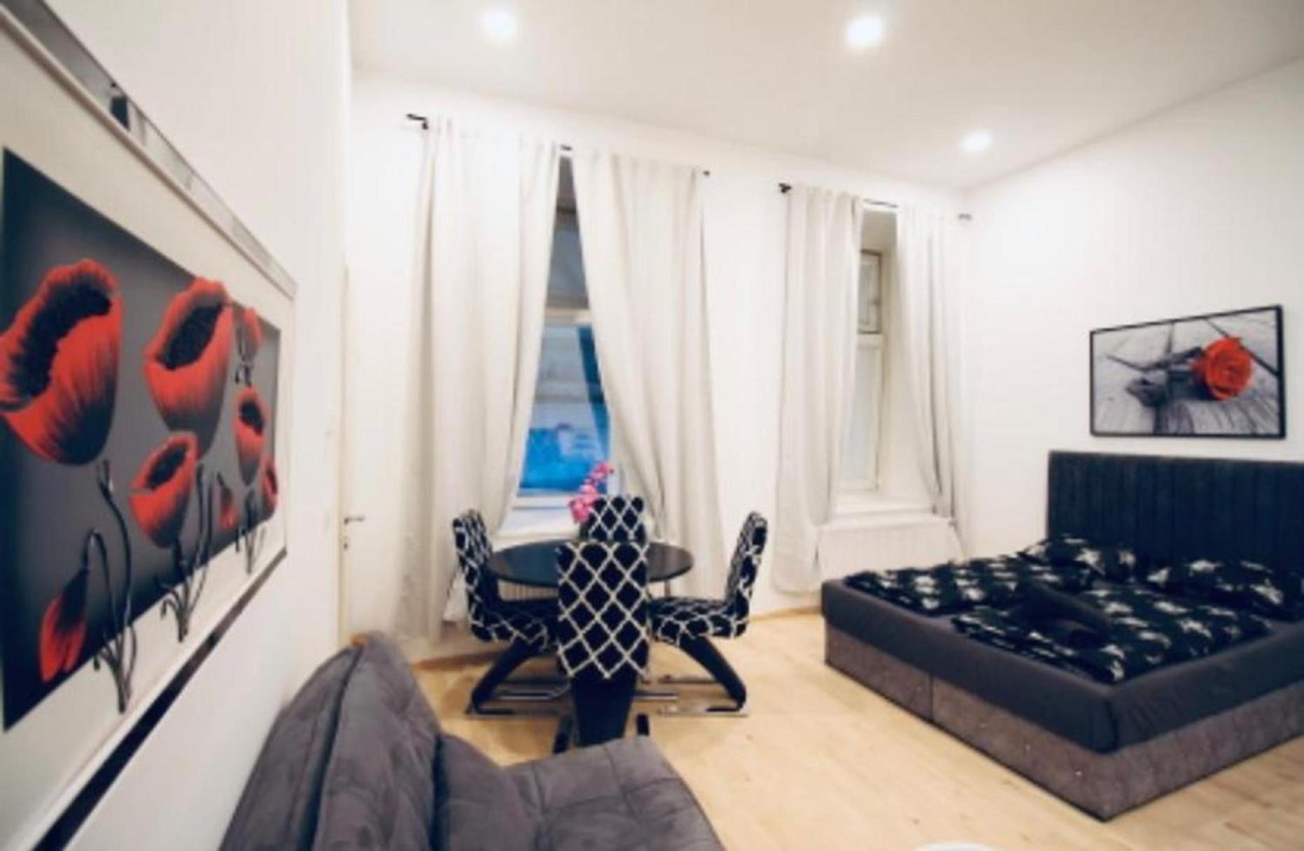 Lovely 2br With Modern Amenities Near Augarten Apartment