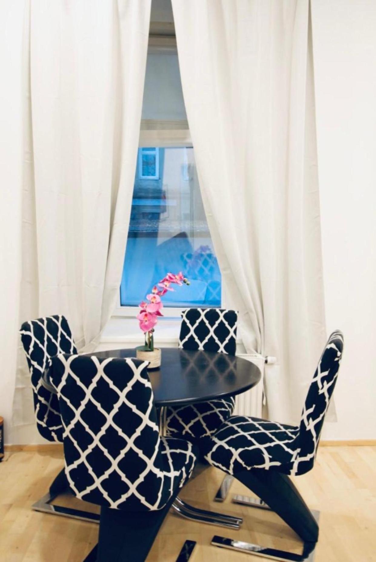 Lovely 2br With Modern Amenities Near Augarten Apartment Vienna