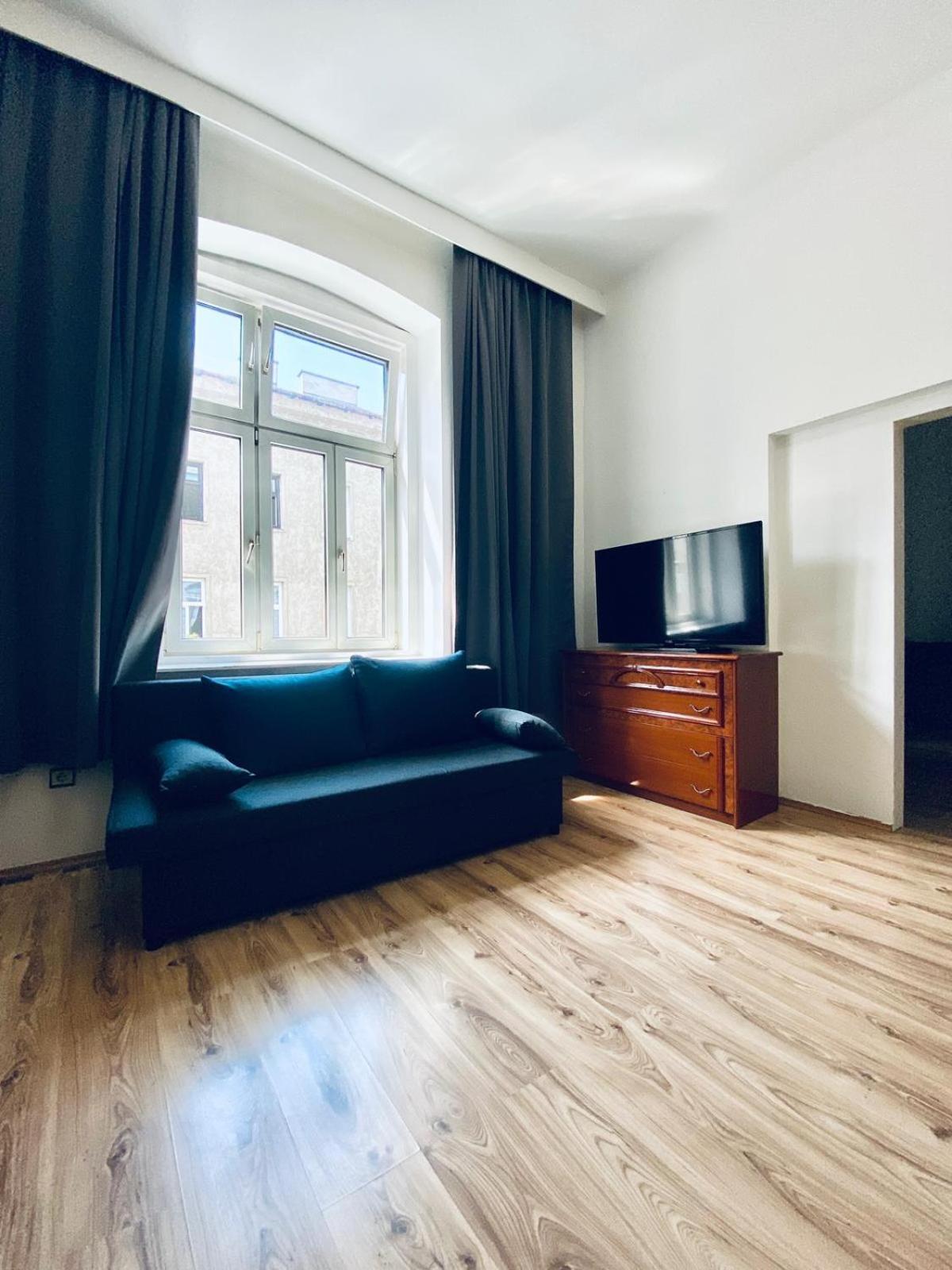 Comfy 3br In Prime Location Apartment *