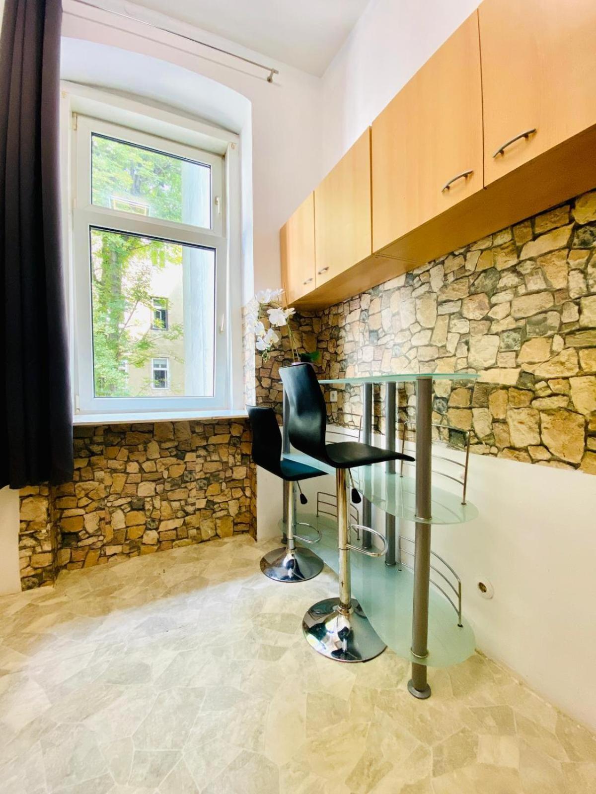 Comfy 3br In Prime Location Apartment *