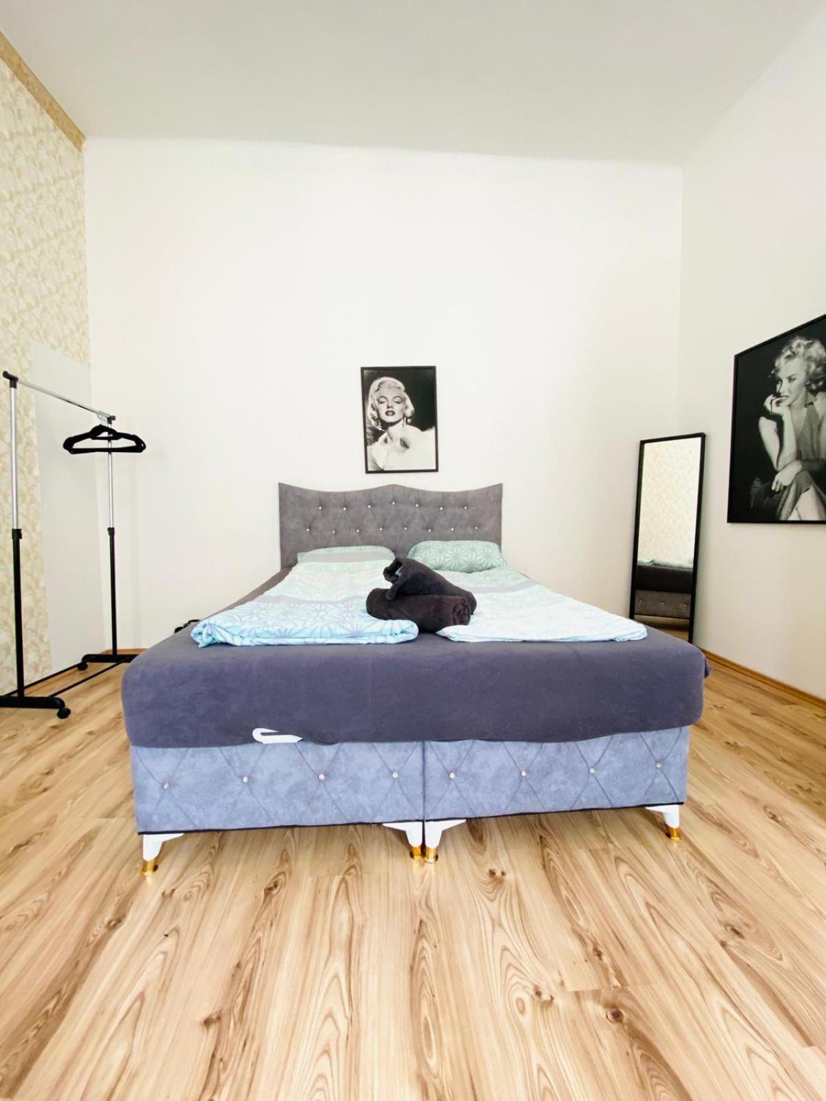 Comfy 3br In Prime Location Apartment *
