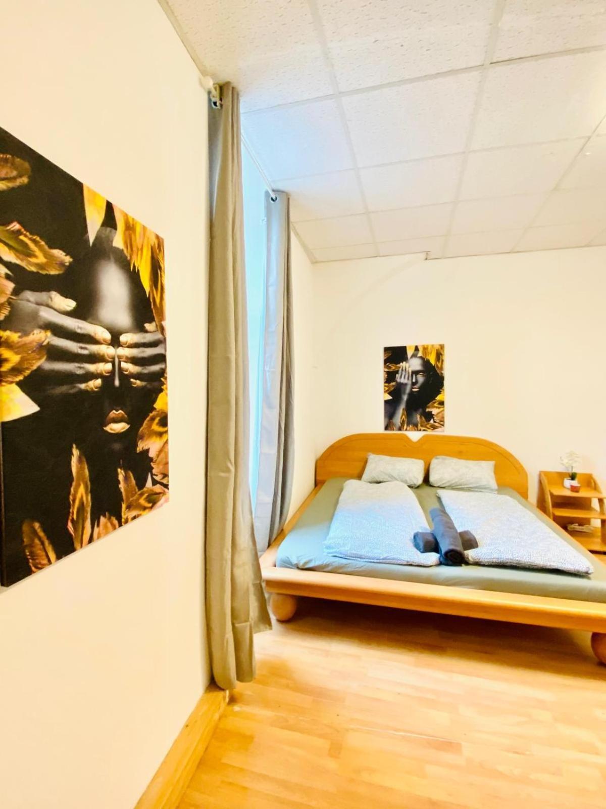 Bright & Spacious 3br With Direct Access Apartment *