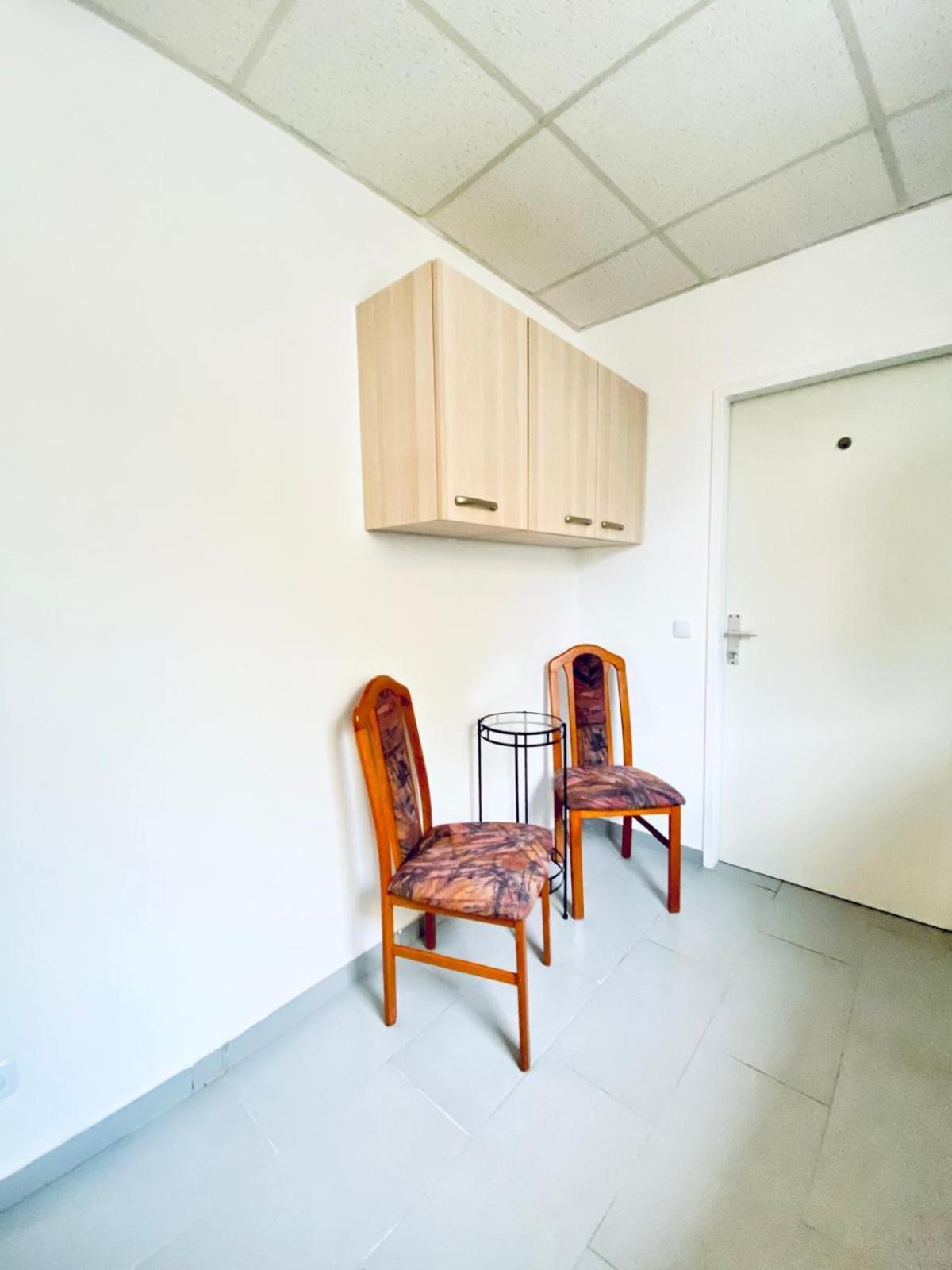 Bright & Spacious 3br With Direct Access