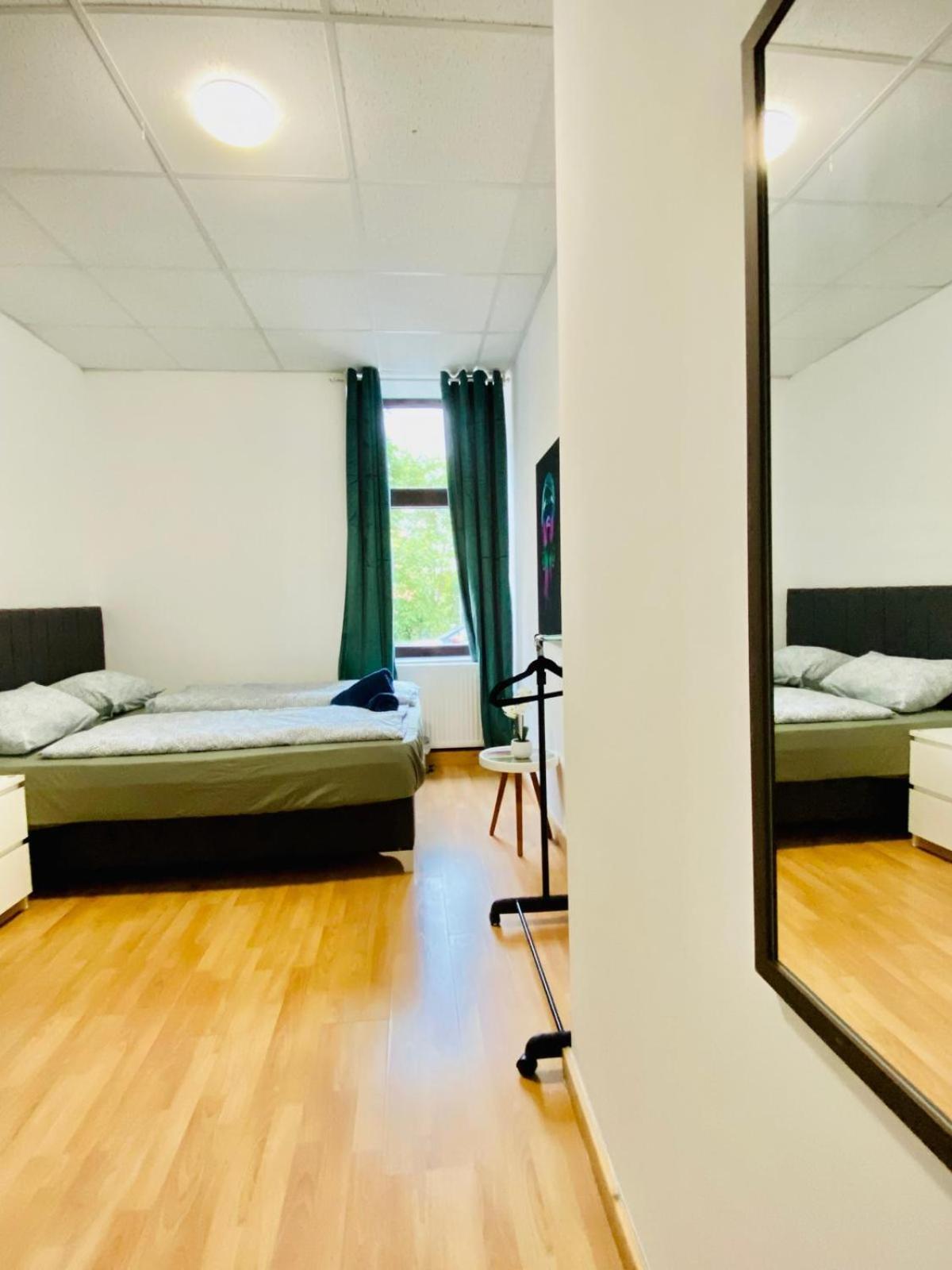 Bright & Spacious 3br With Direct Access *