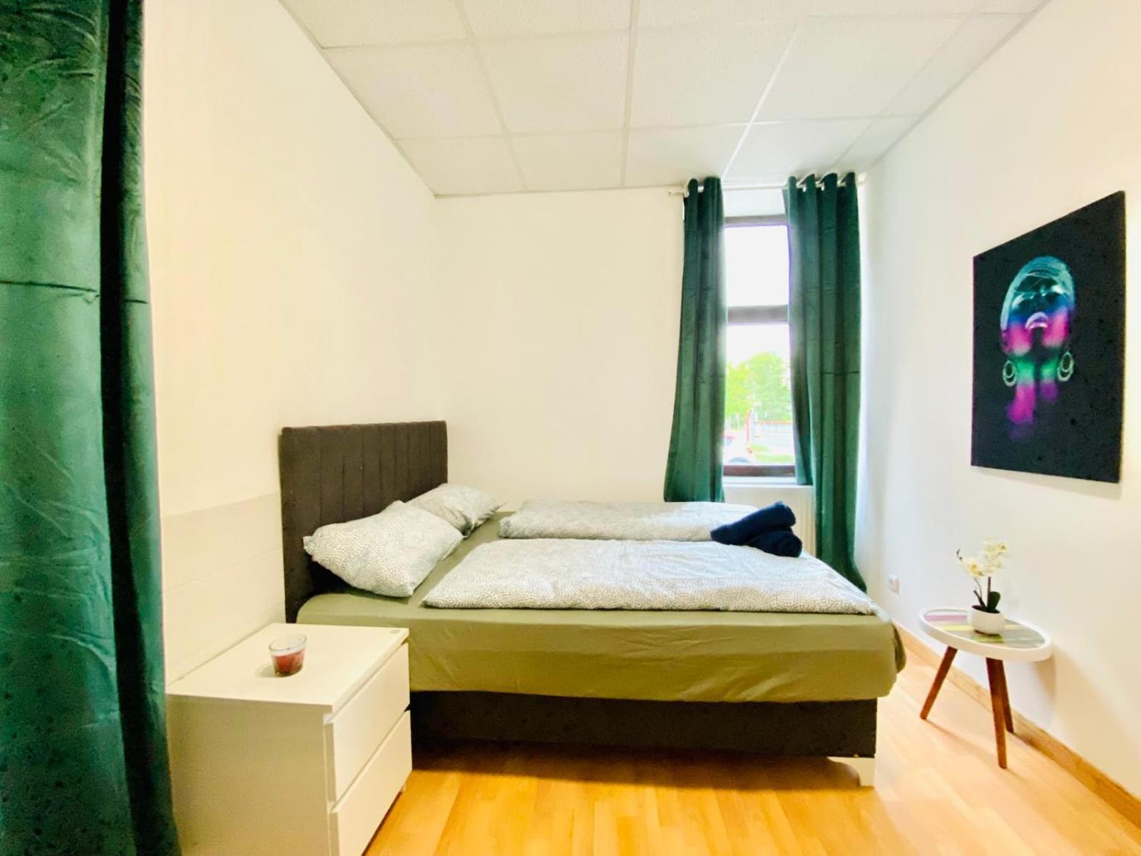 Bright & Spacious 3br With Direct Access