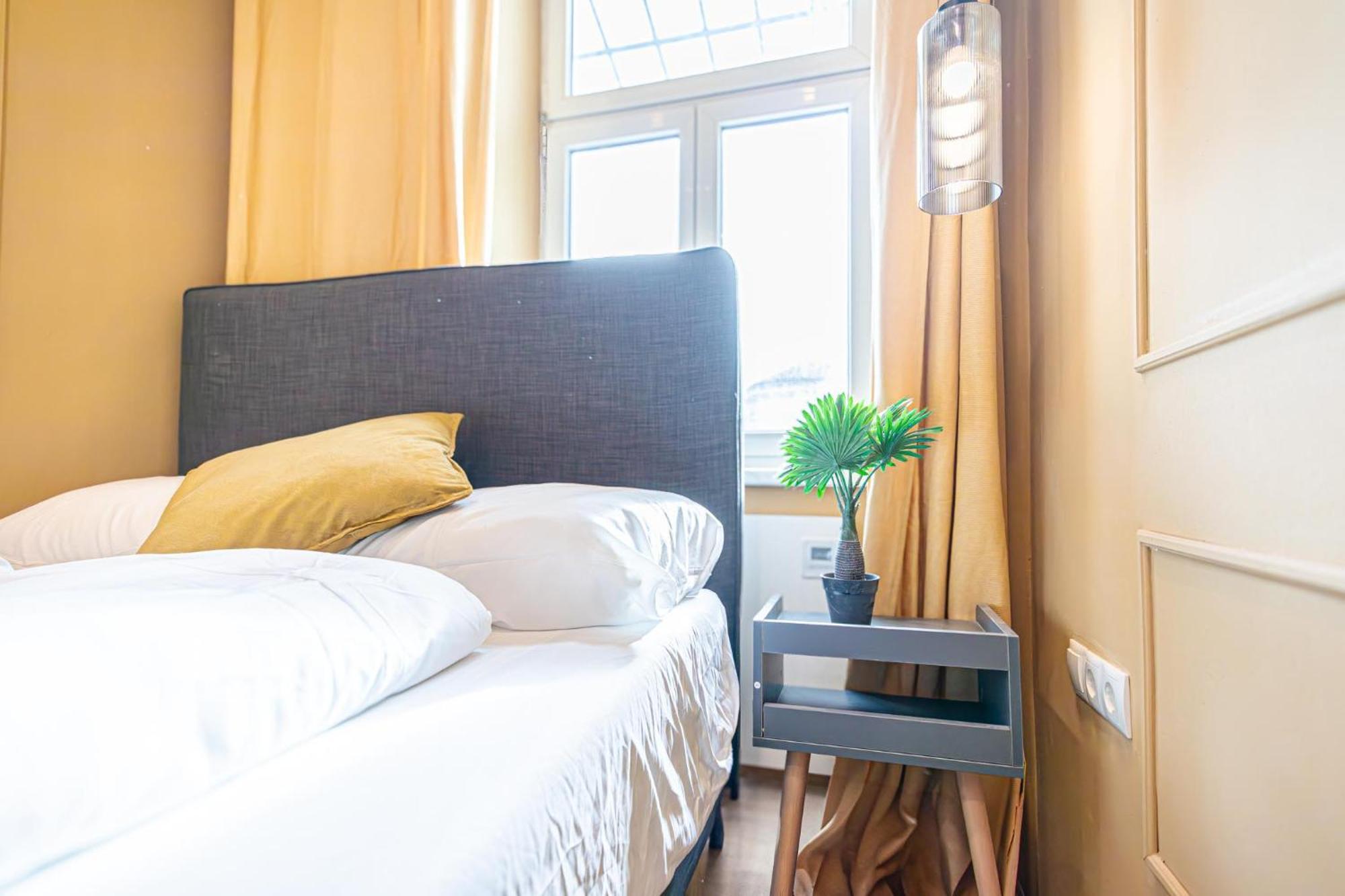 Apartment 4br Shared Apt, Centrally Located In