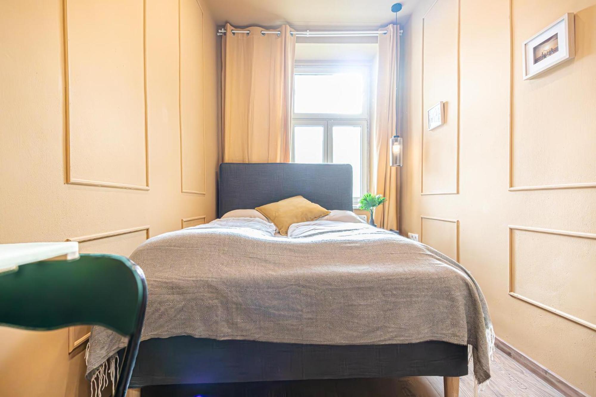 4br Shared Apt, Centrally Located In *